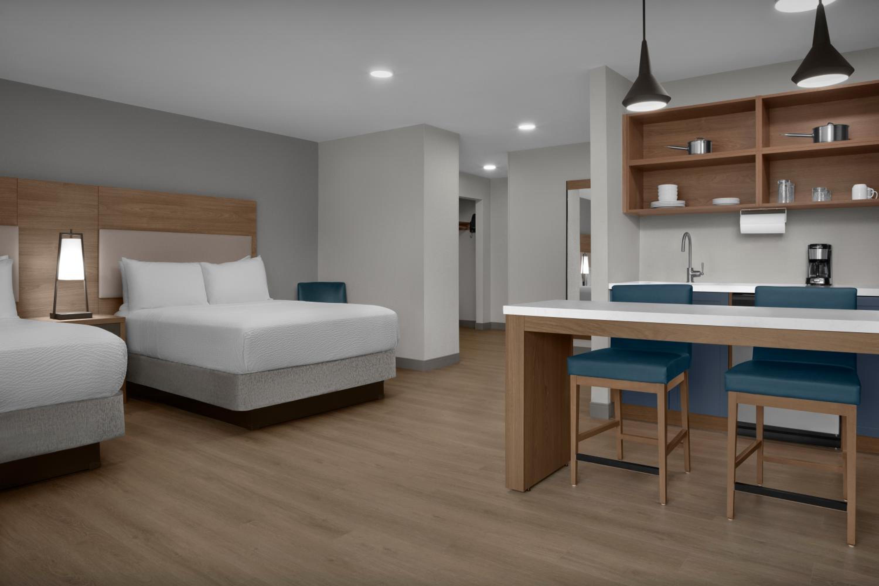 Studio Suite with Two Queen Beds - Photo 4