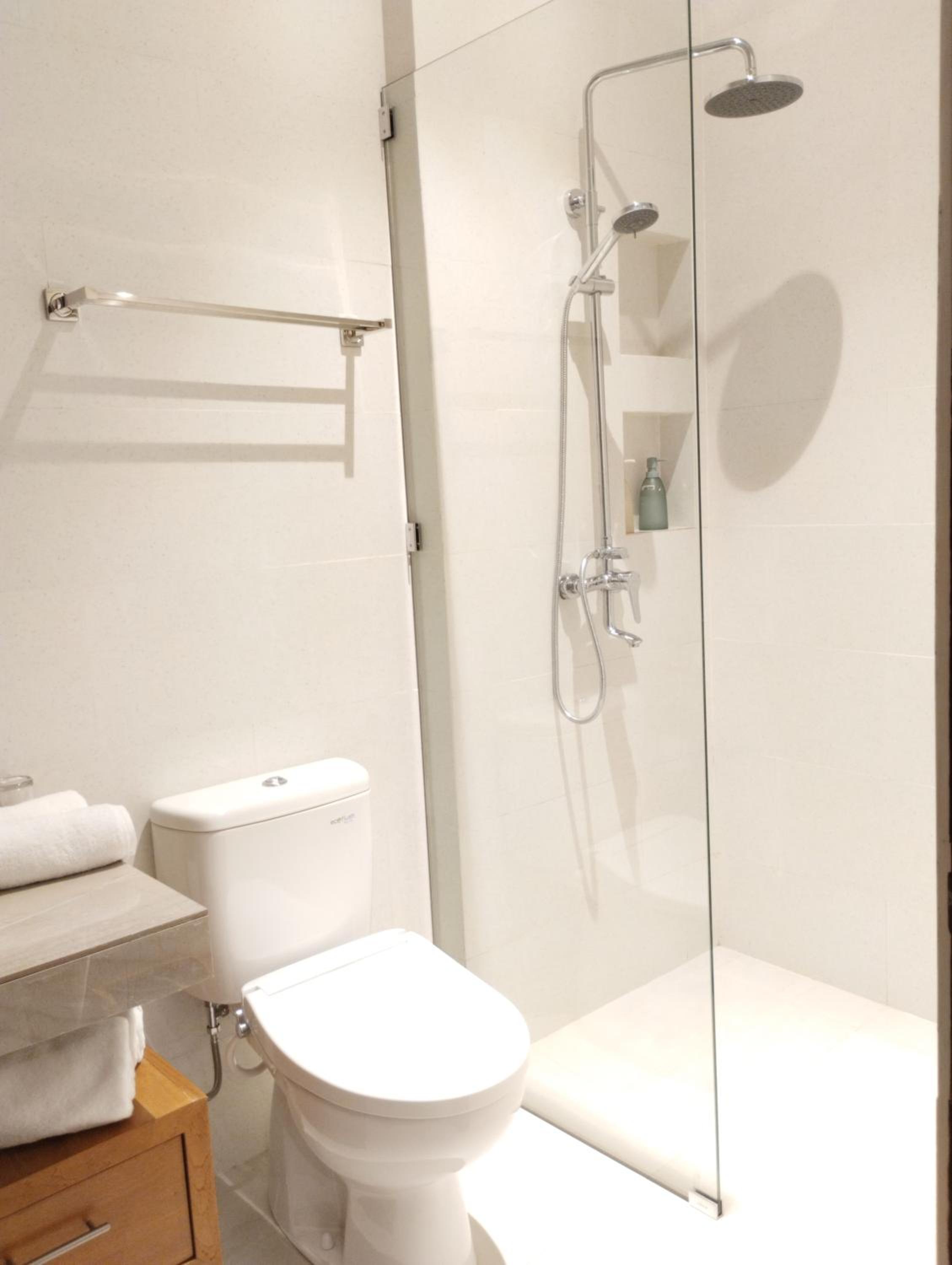 Deluxe Suite - Photo 13