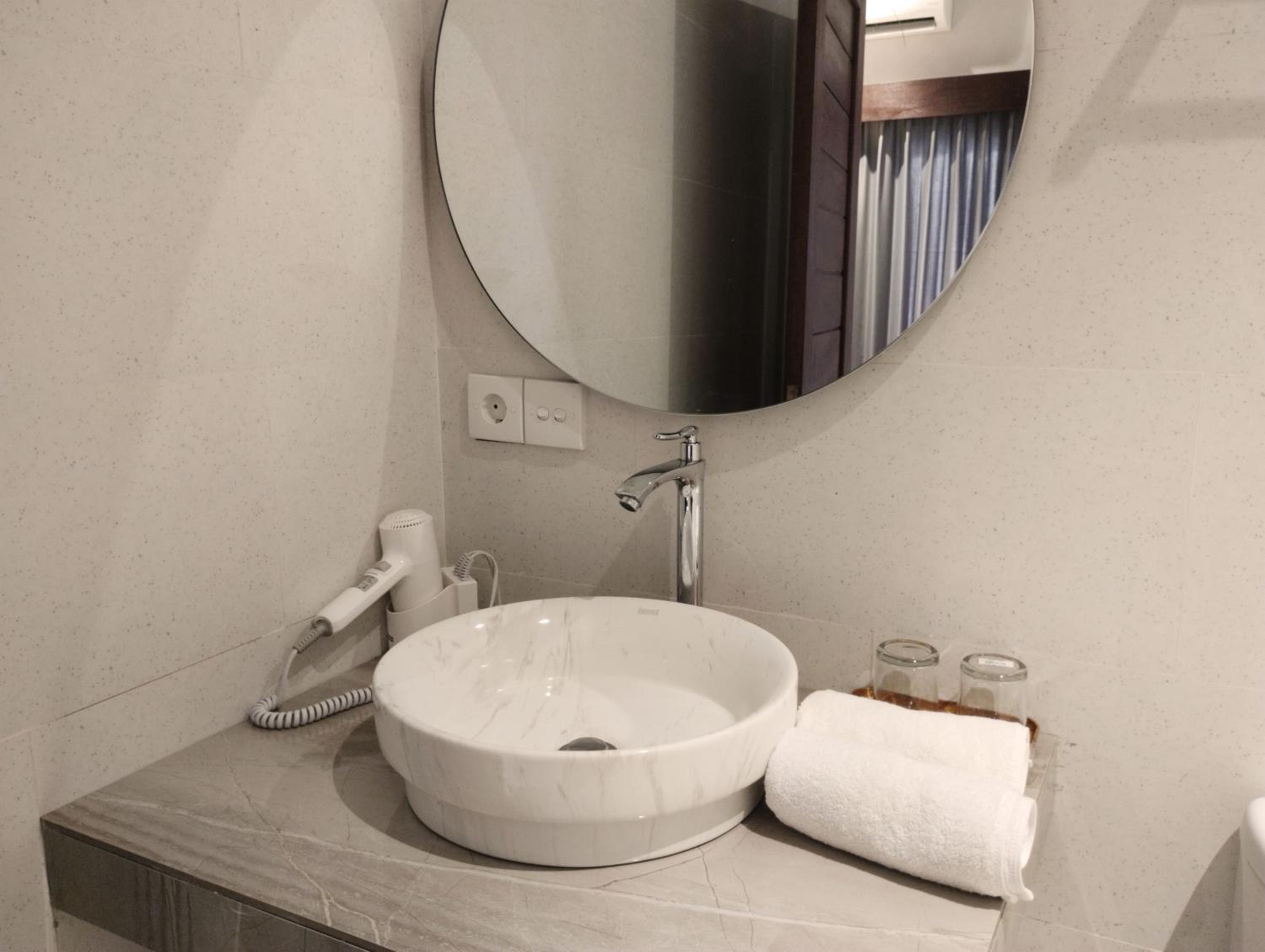 Deluxe Suite - Photo 10