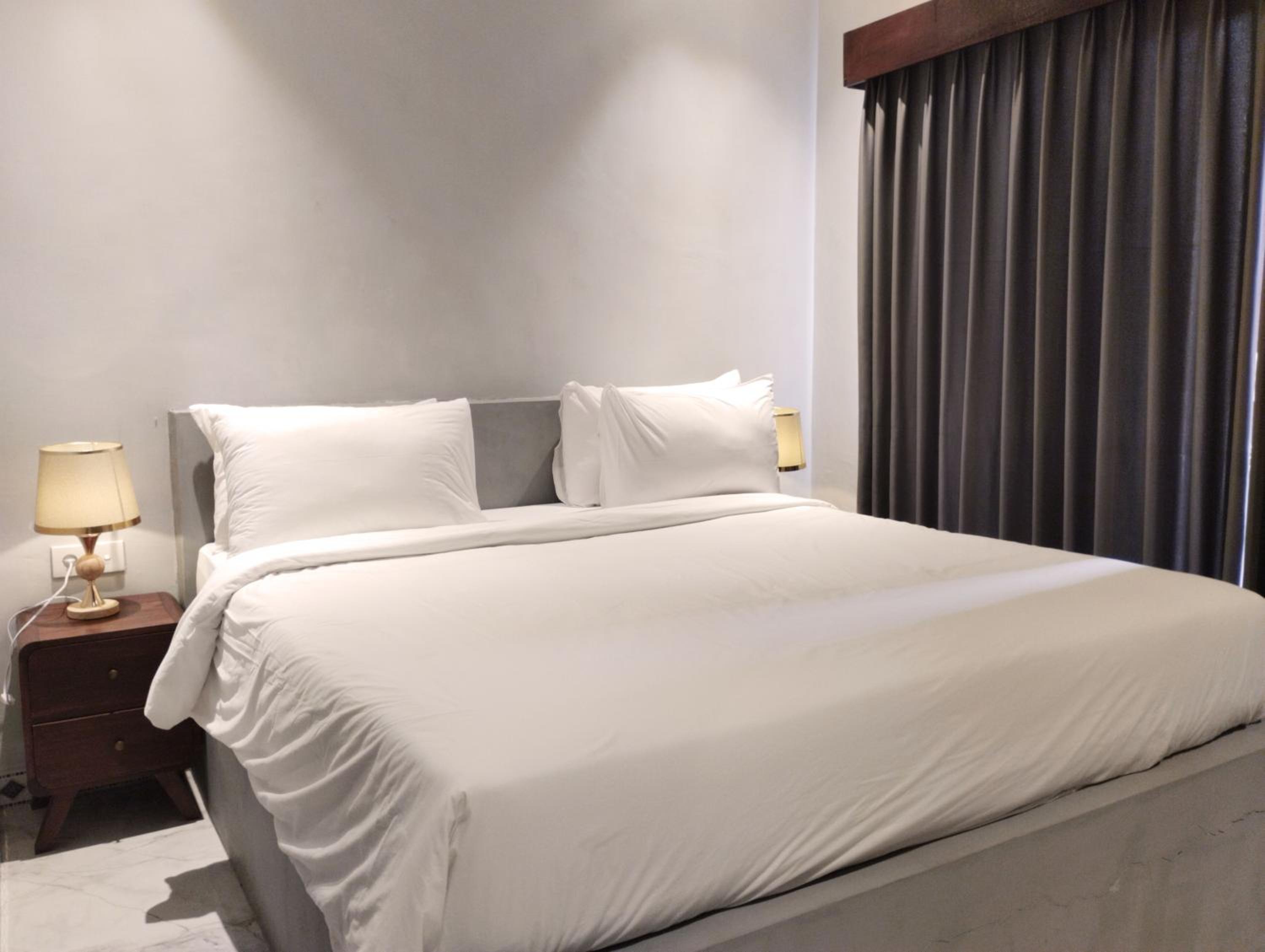 Deluxe Suite - Photo 9
