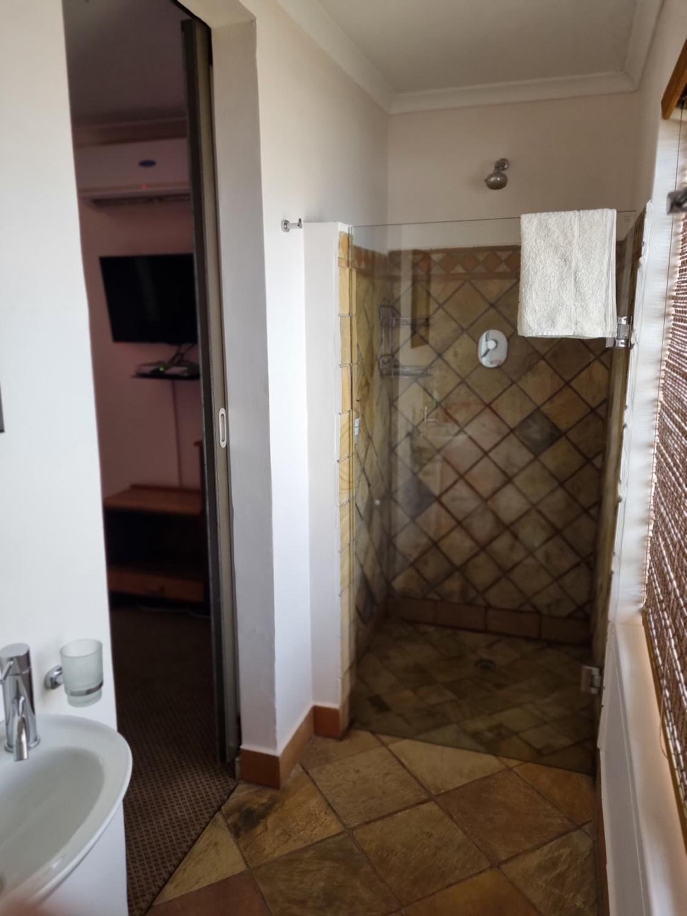 Deluxe Double Room (2 Adults + 1 Child) photo 3
