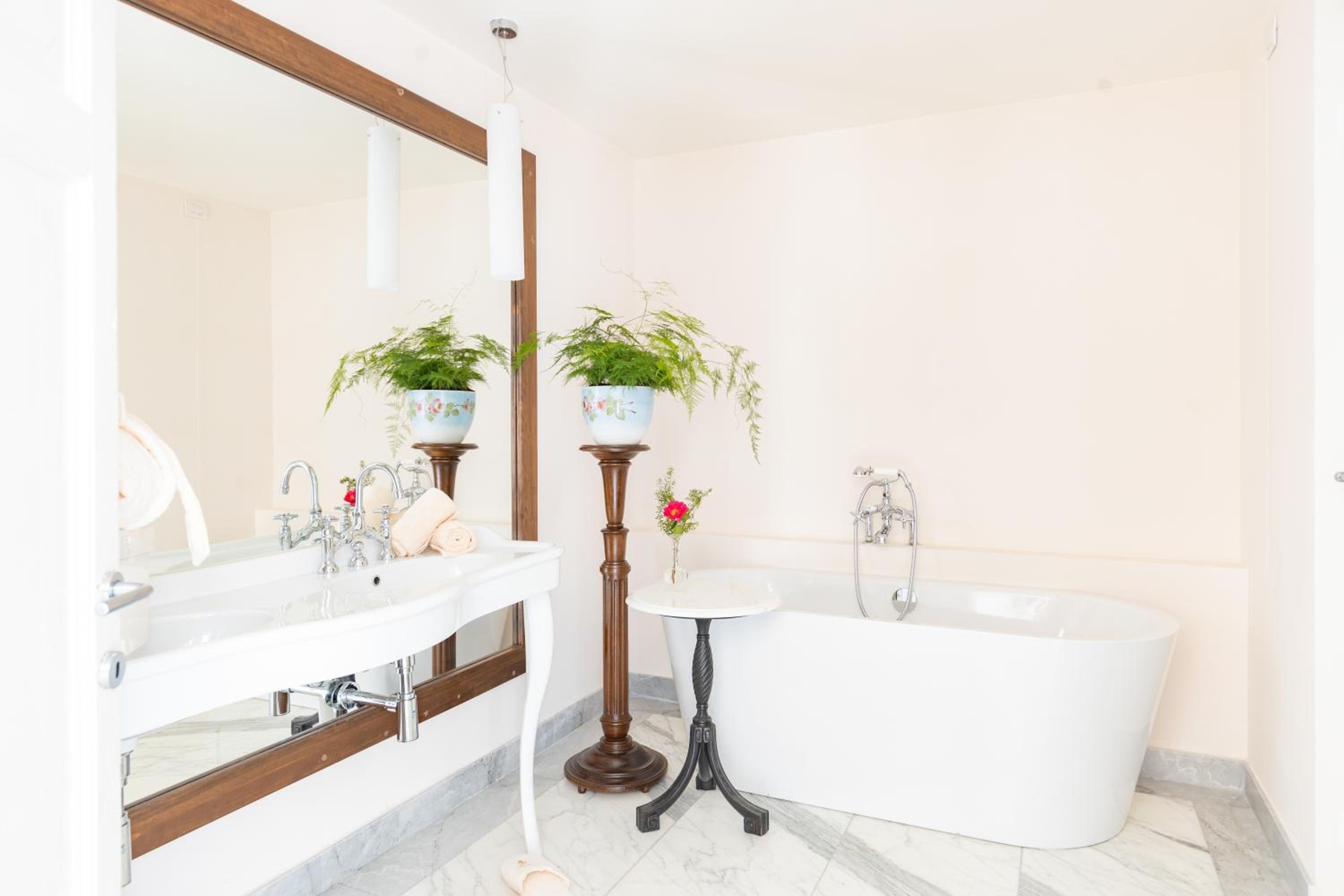 Presidential Suite thumbnail 5