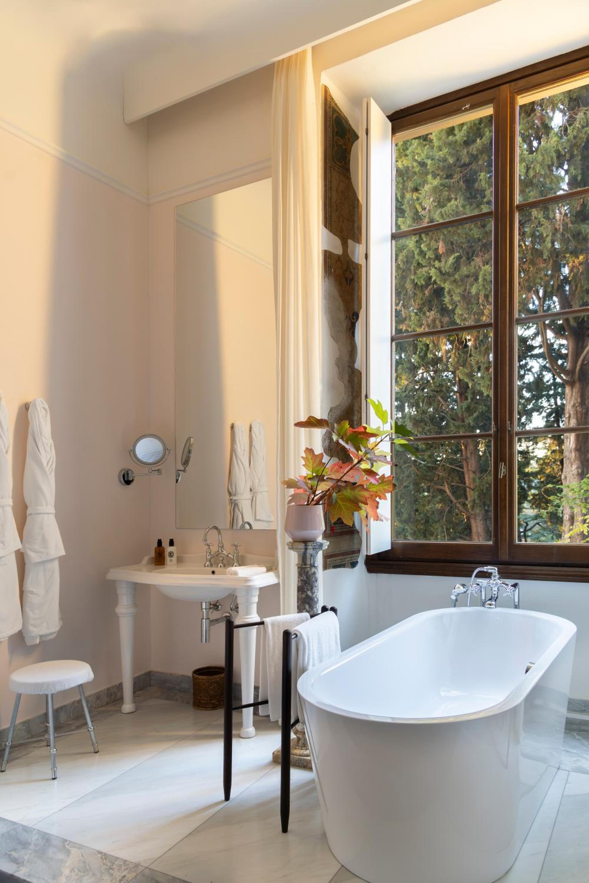 Suite with Terrace thumbnail 5