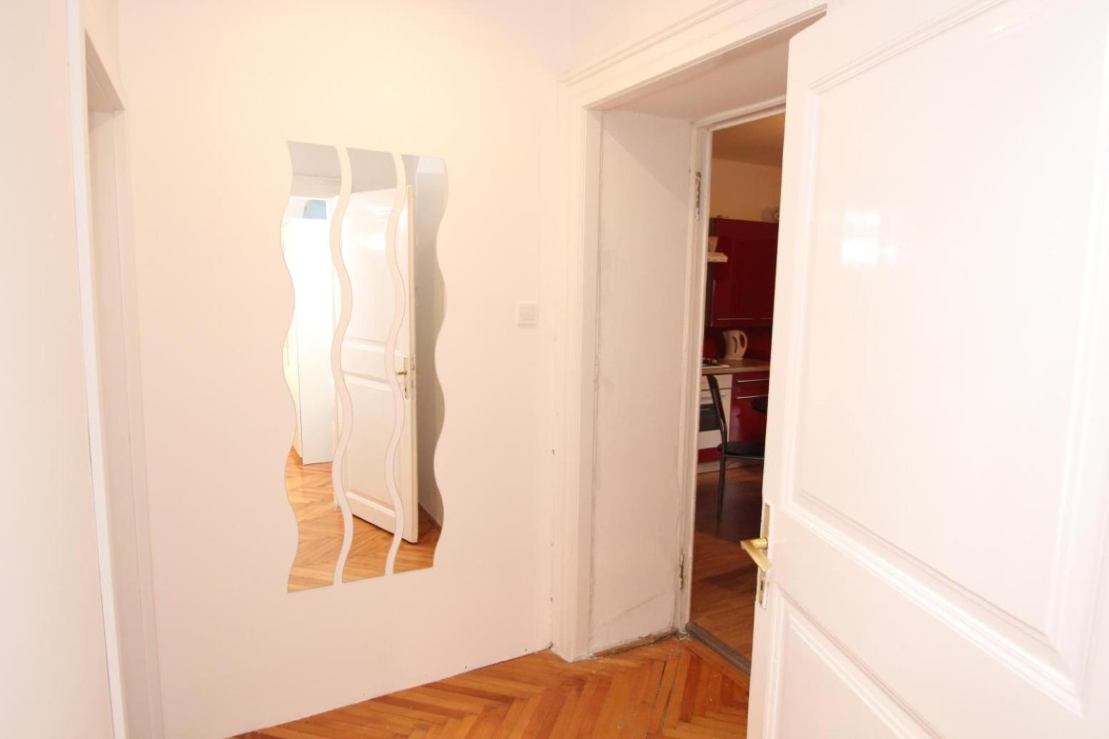 Two-Bedroom Apartment with Balcony - Photo 7