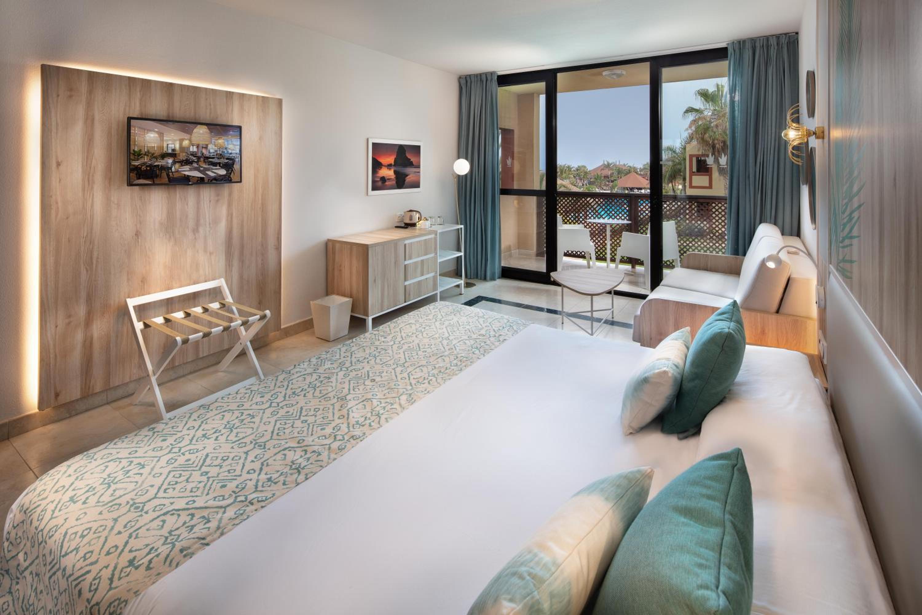 Habitación Doble Deluxe con Vista Lateral al Mar