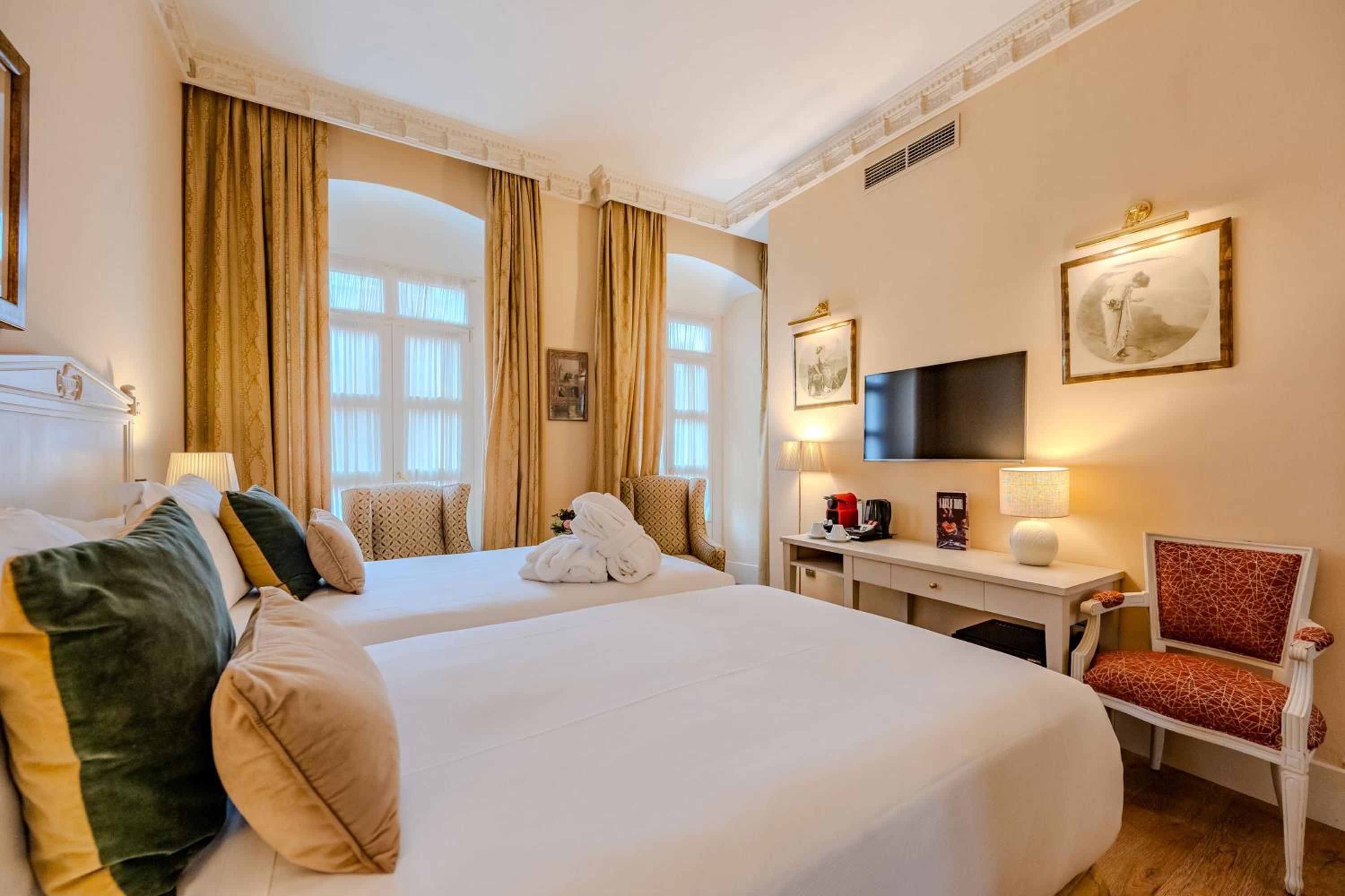Deluxe Family Connecting Room