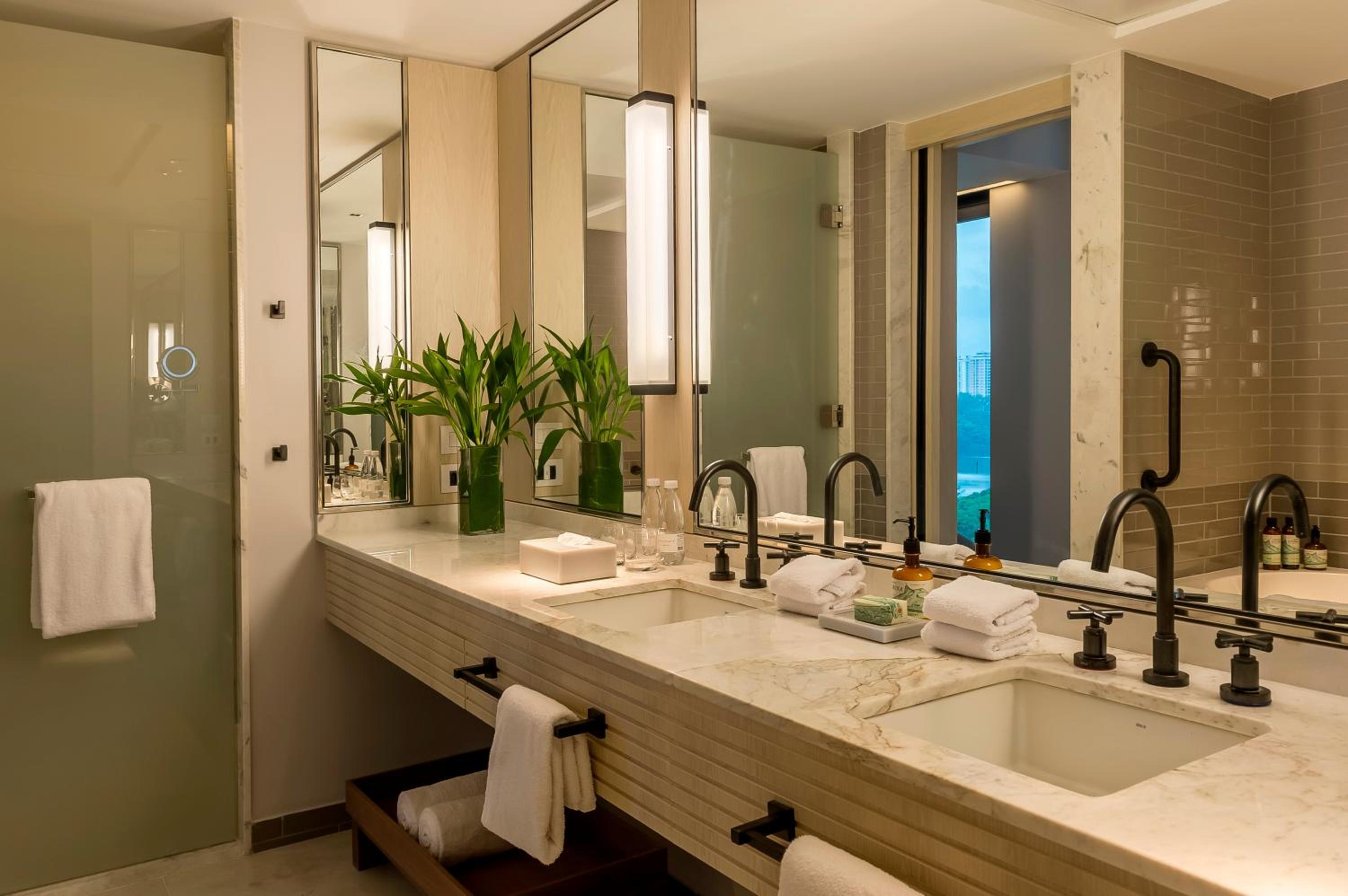 Grand King Suite