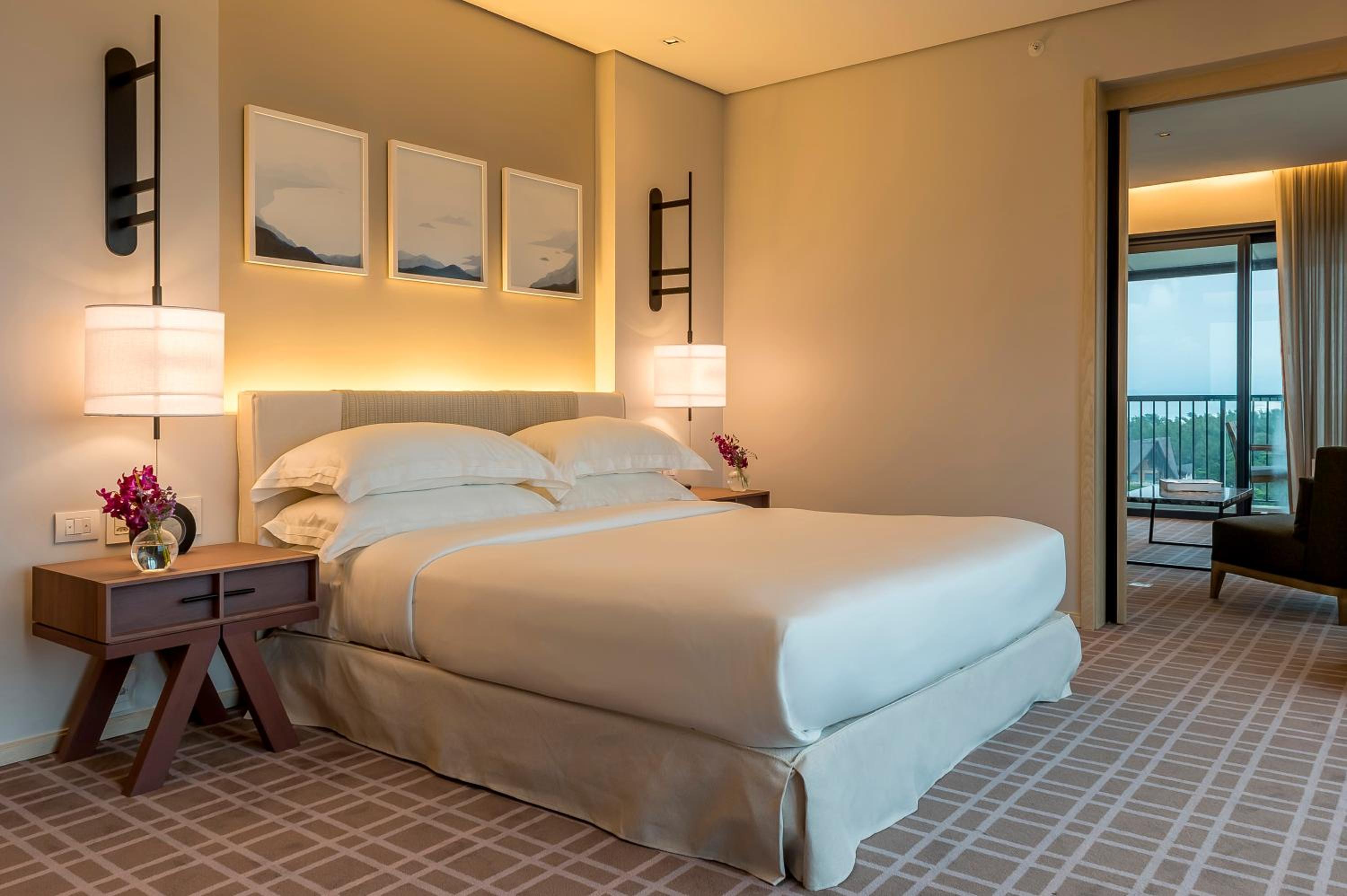 Suite - Oceanfront thumbnail 6