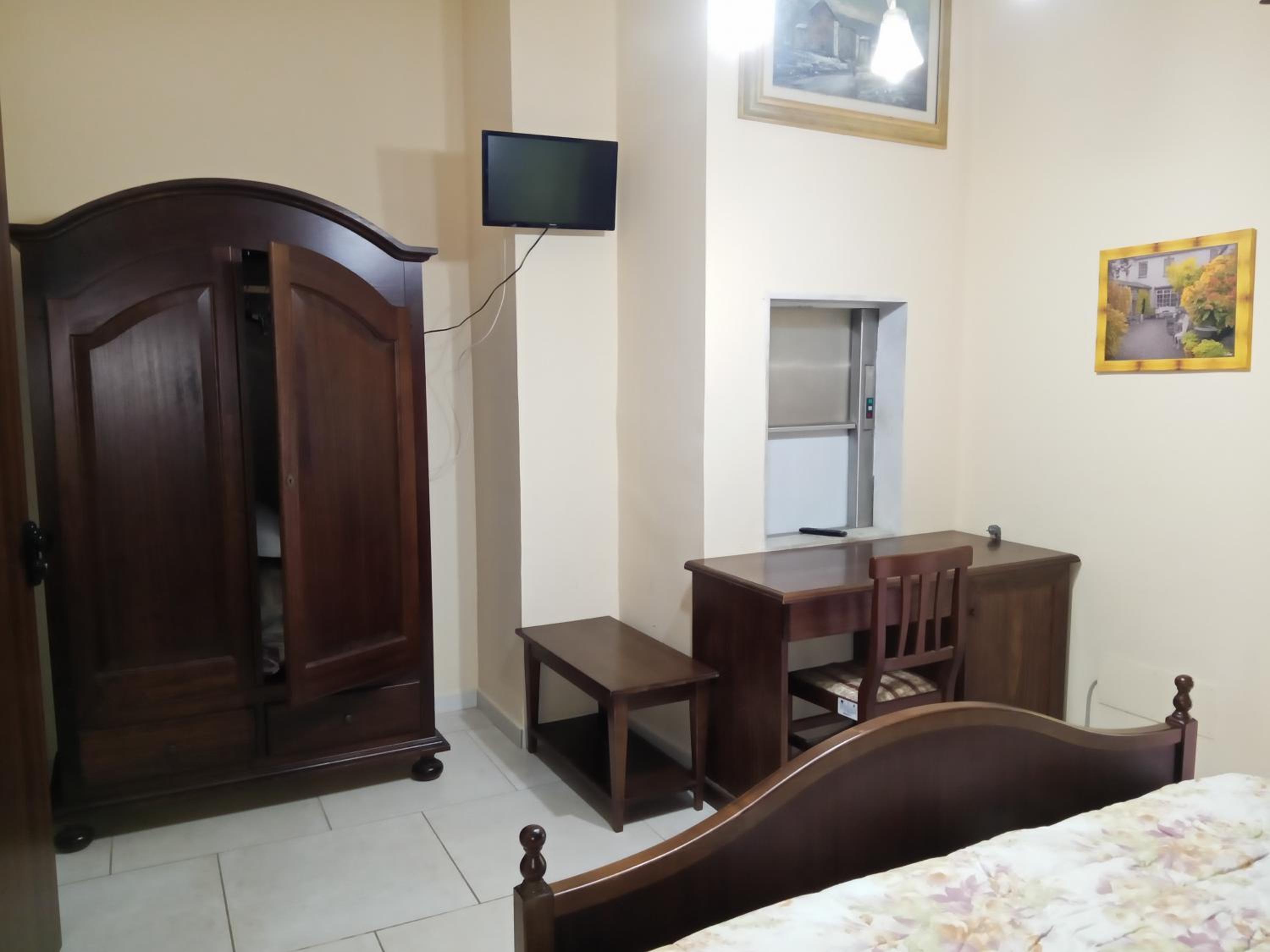 King Room - Disability Access photo 3