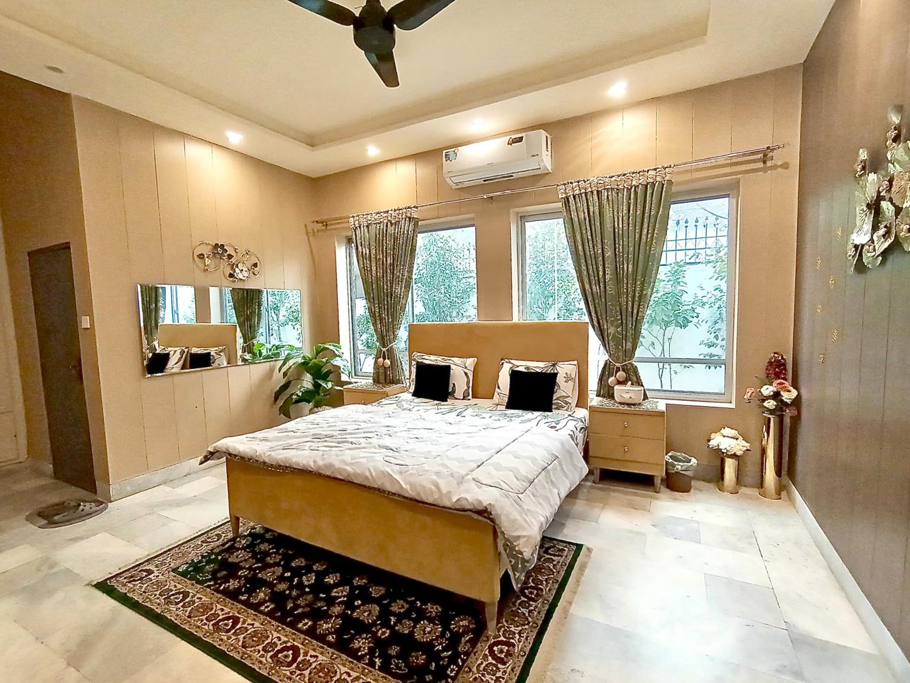 Deluxe Double Room with Bath photo 1