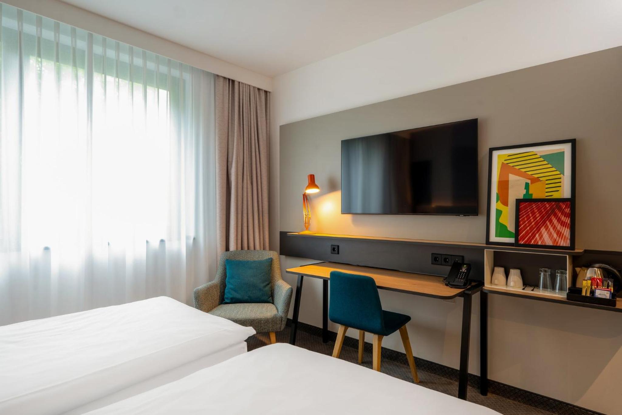 Standard Twin Room with Garden View - Photo 10