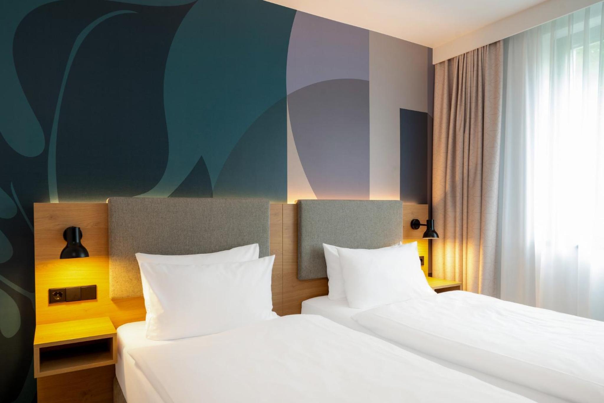 Standard Twin Room with Garden View - Photo 8