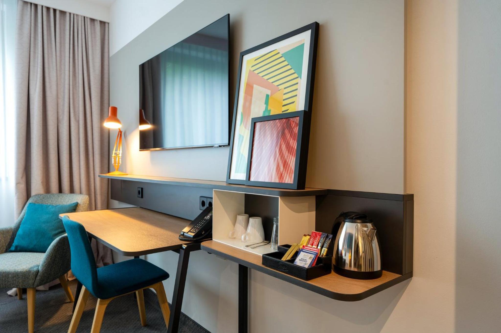 Standard Twin Room with Garden View - Photo 9