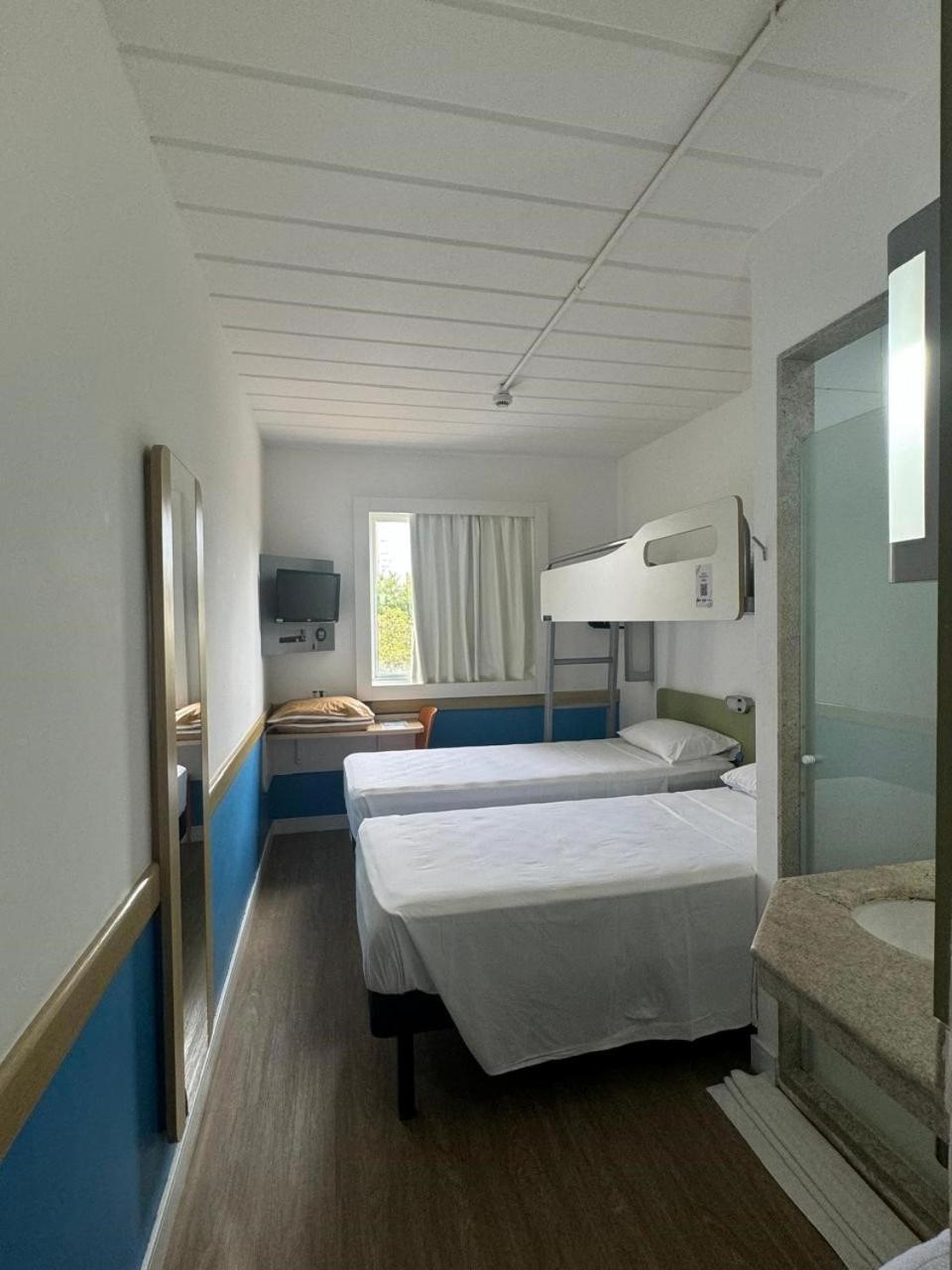 Standard Twin Room photo 3