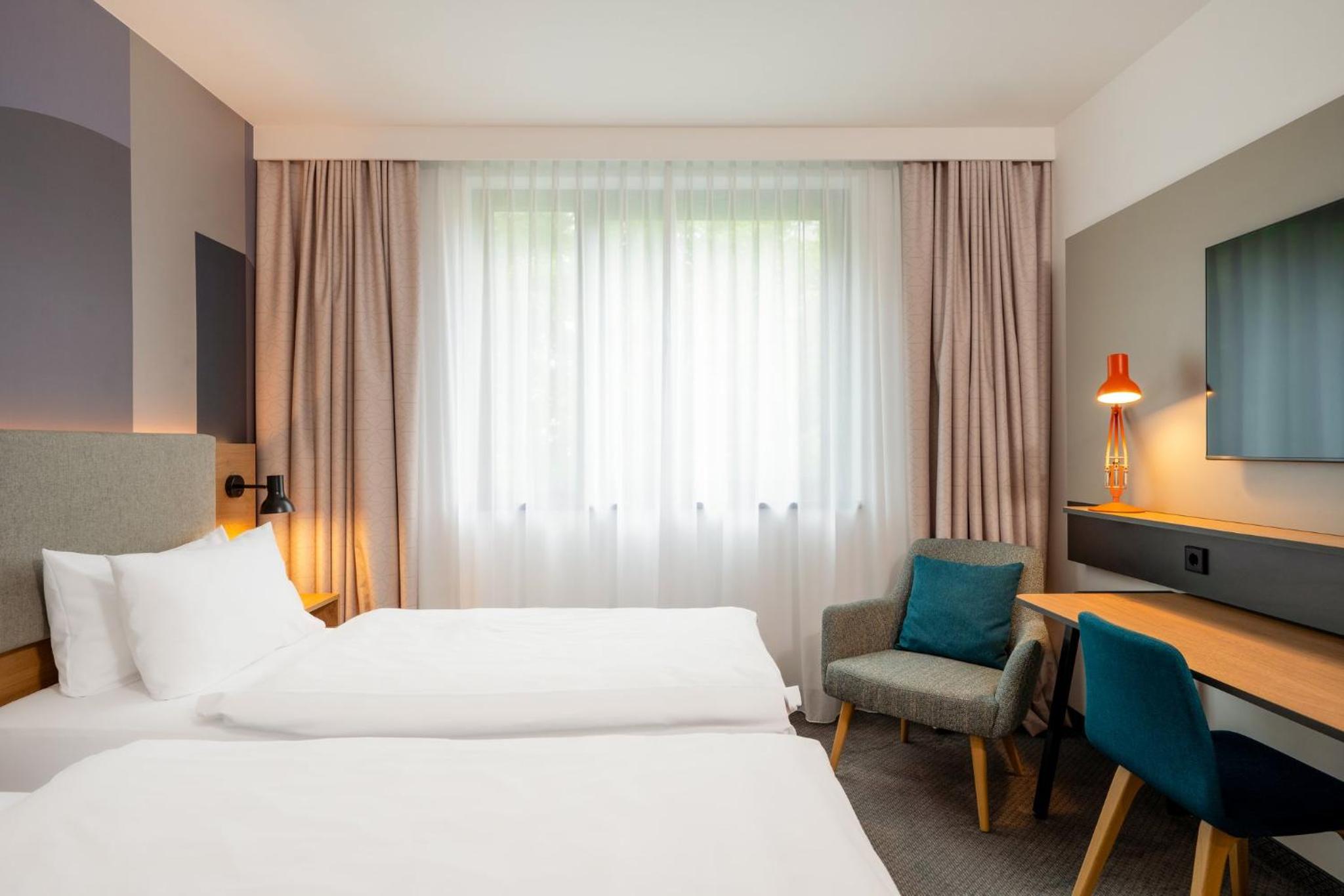 Standard Twin Room with Garden View - Photo 11