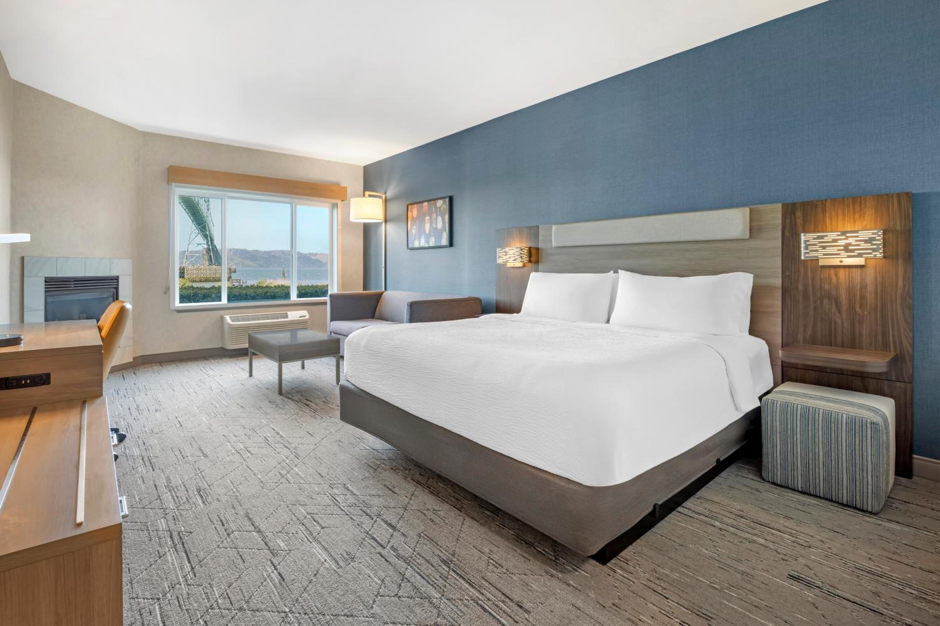 King Room with River View - Photo 2