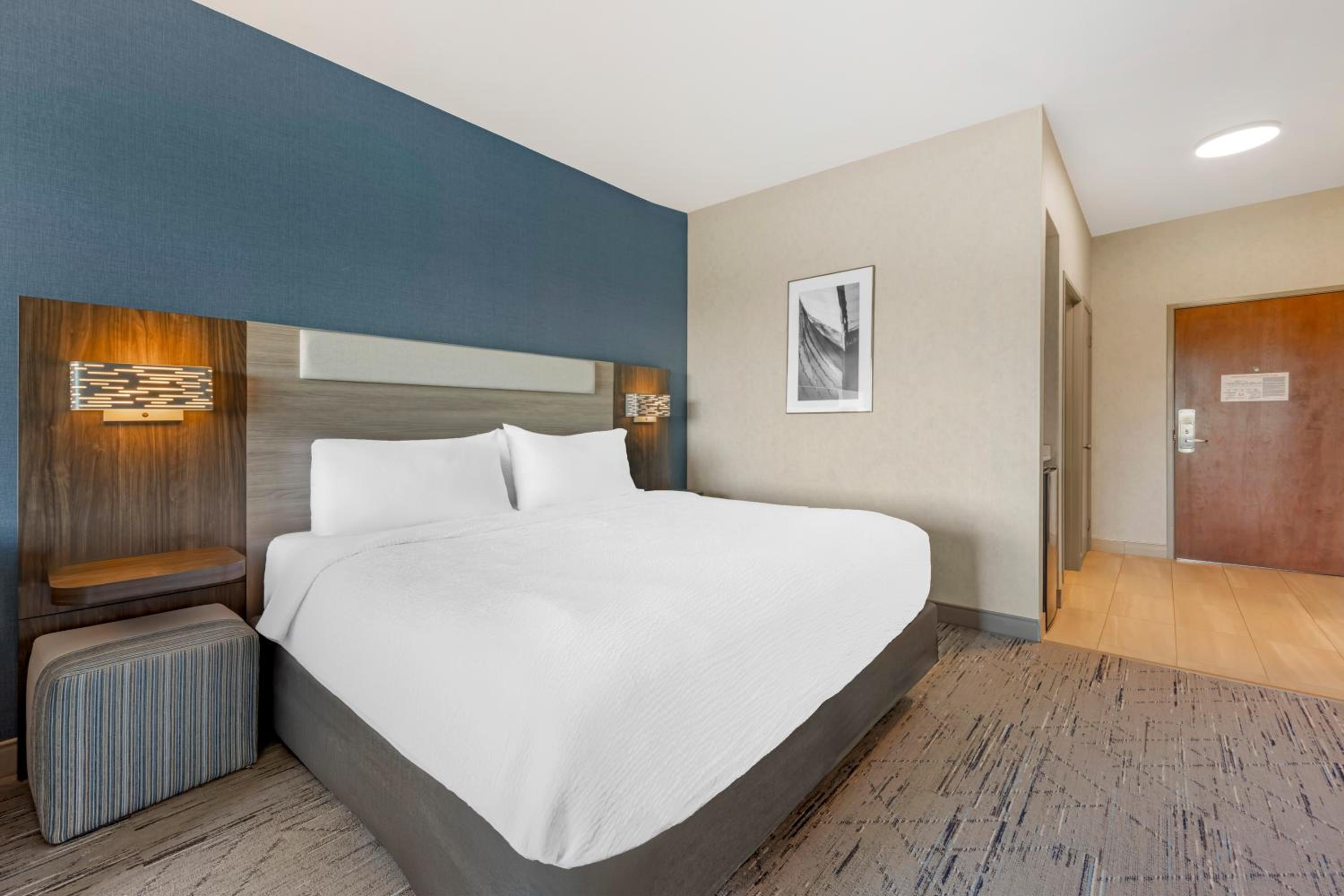 King Room with River View - Photo 4