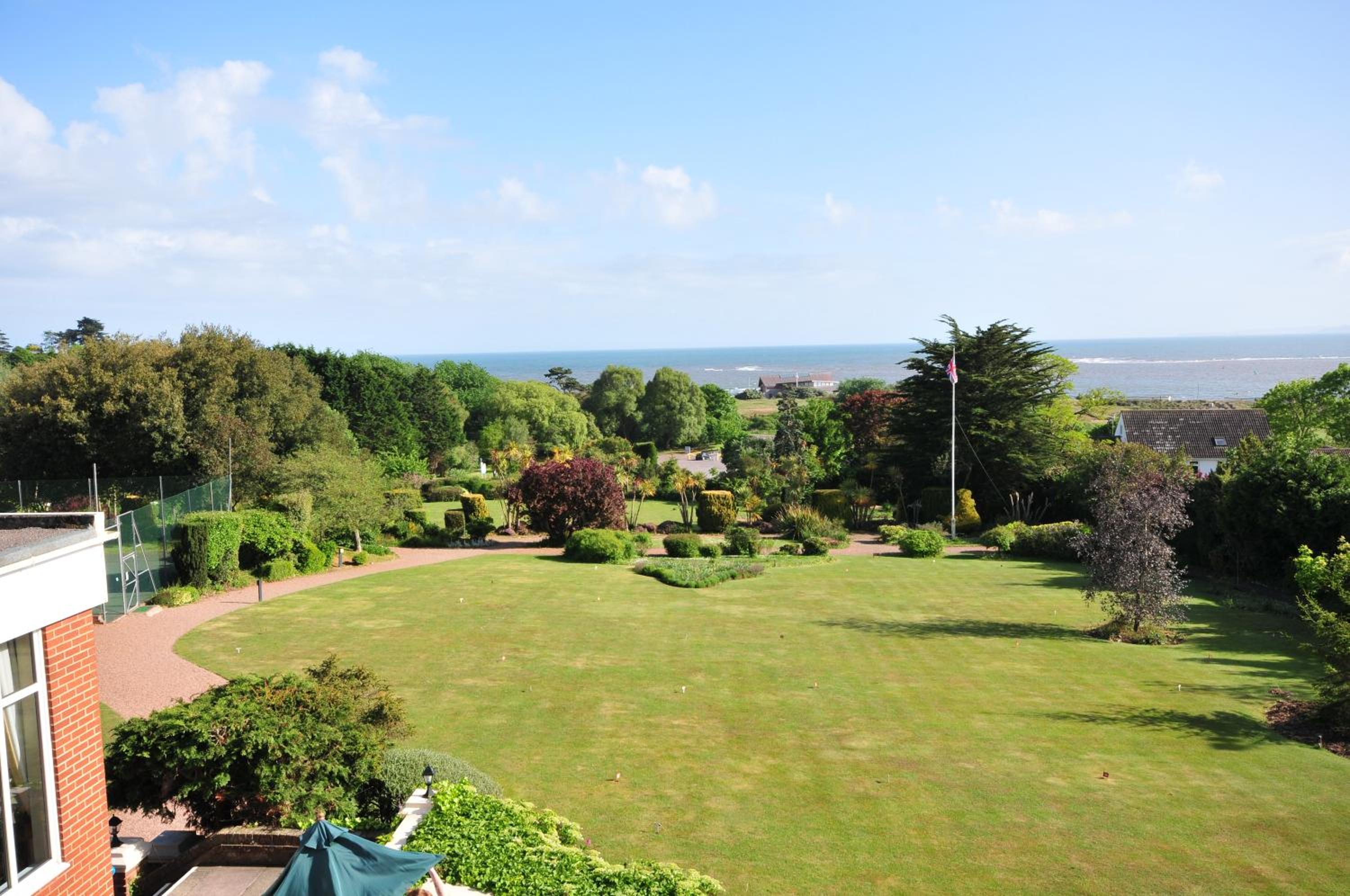 One-Bedroom Apartment with Sea View photo 1