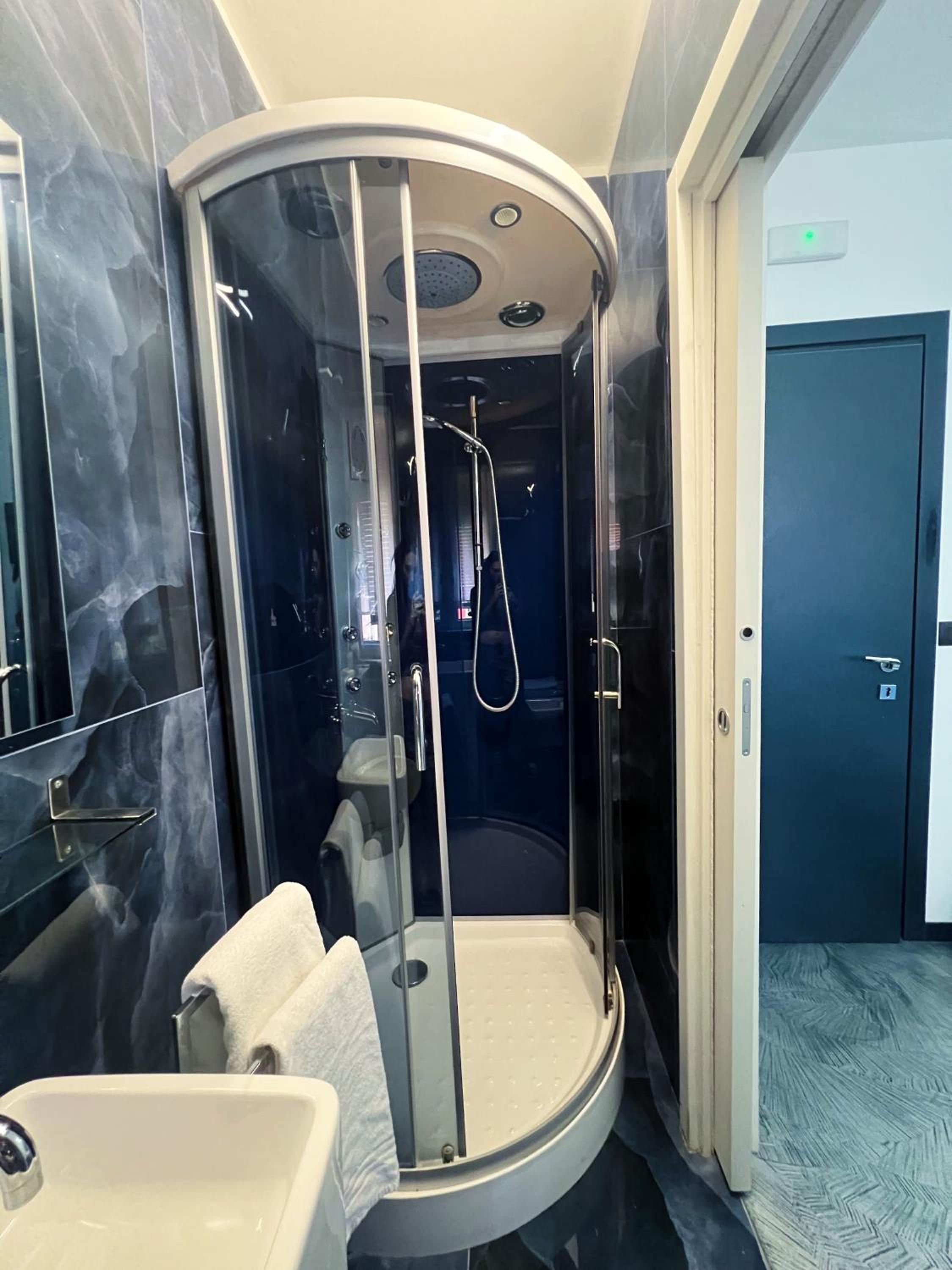 Superior Double or Twin Room with City View - Photo 26