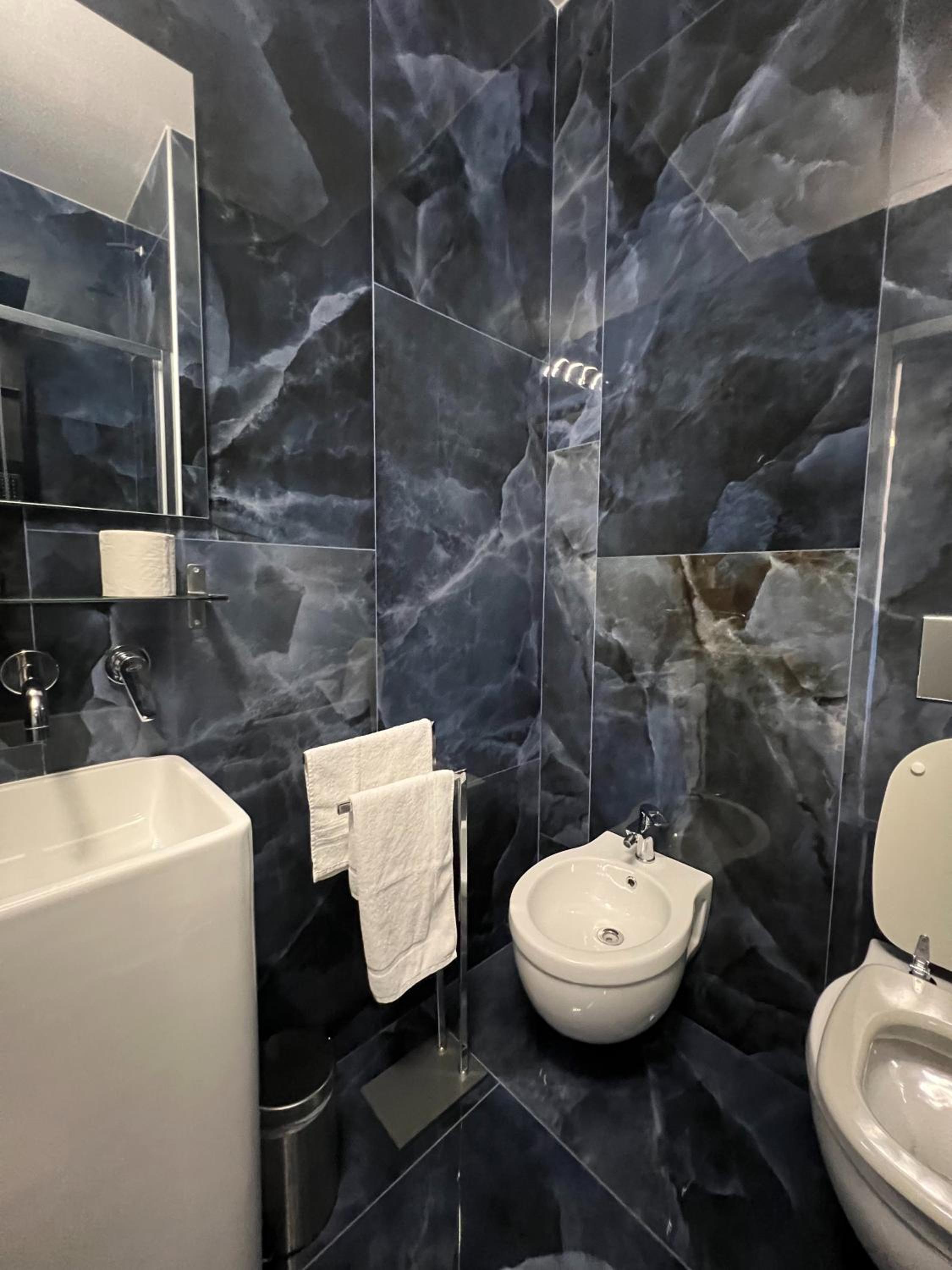 Superior Double or Twin Room with City View - Photo 21