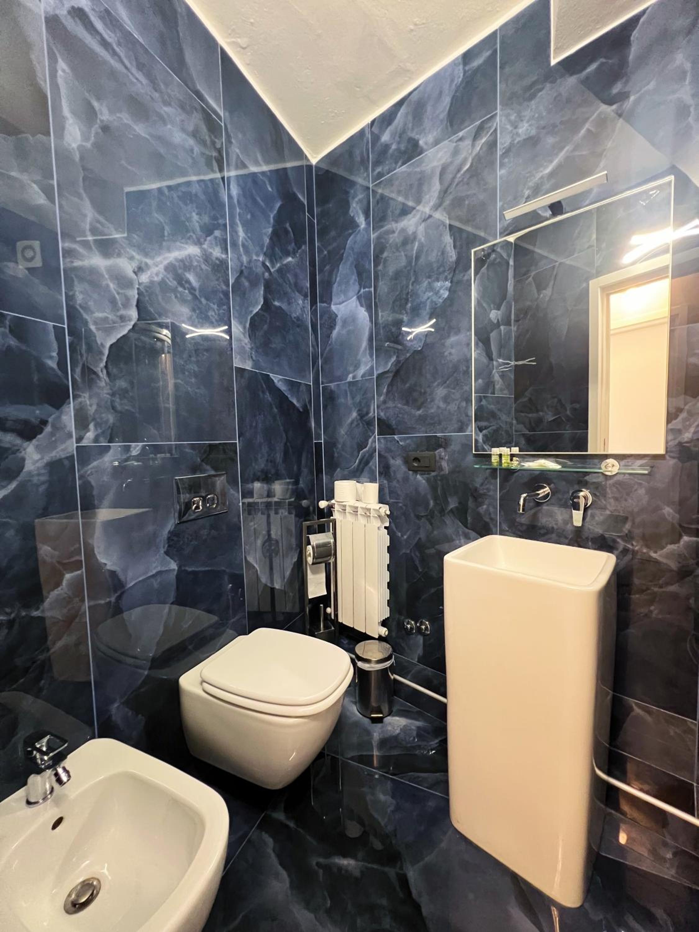Superior Double or Twin Room with City View - Photo 4