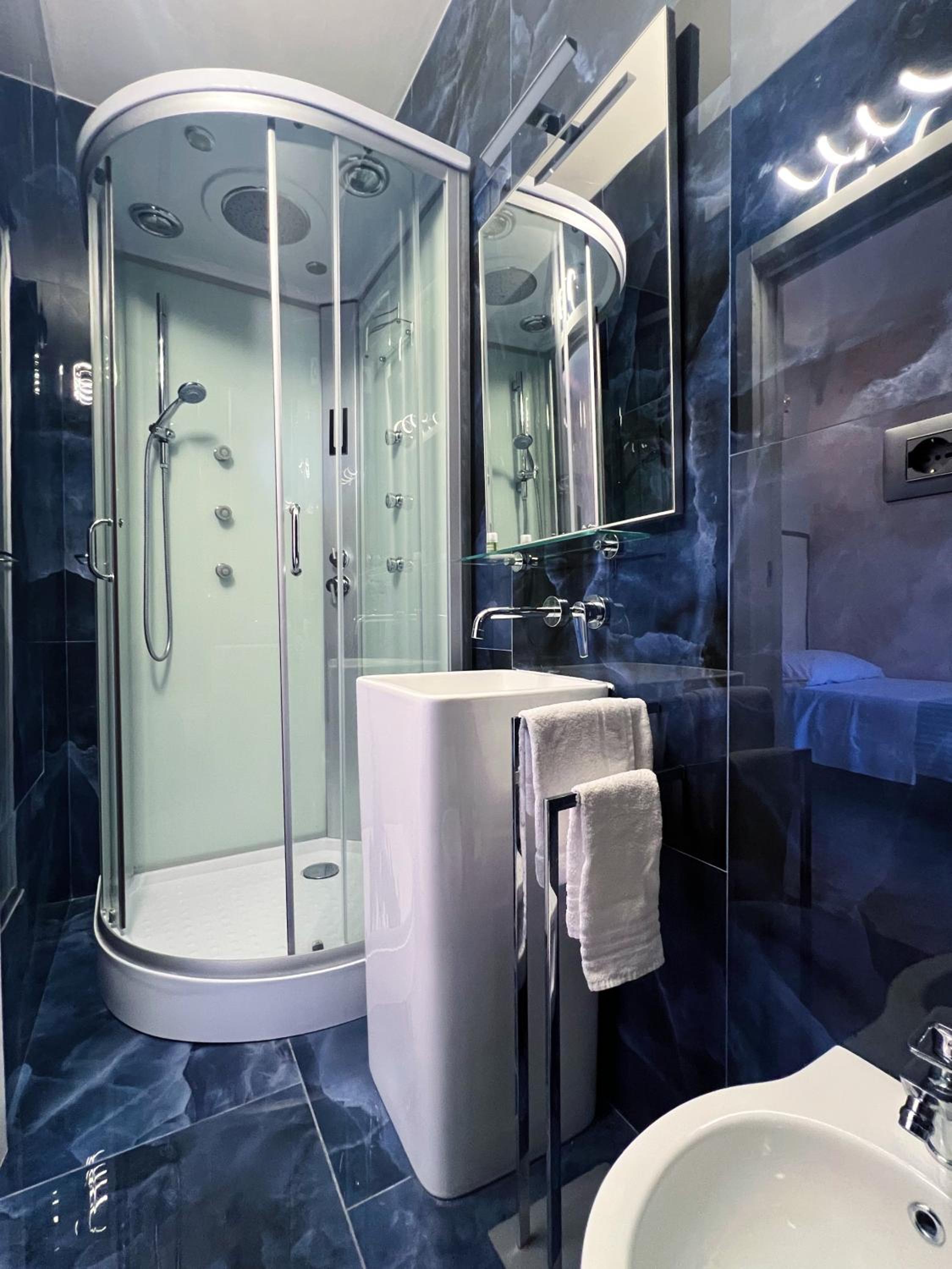 Superior Double or Twin Room with City View - Photo 2
