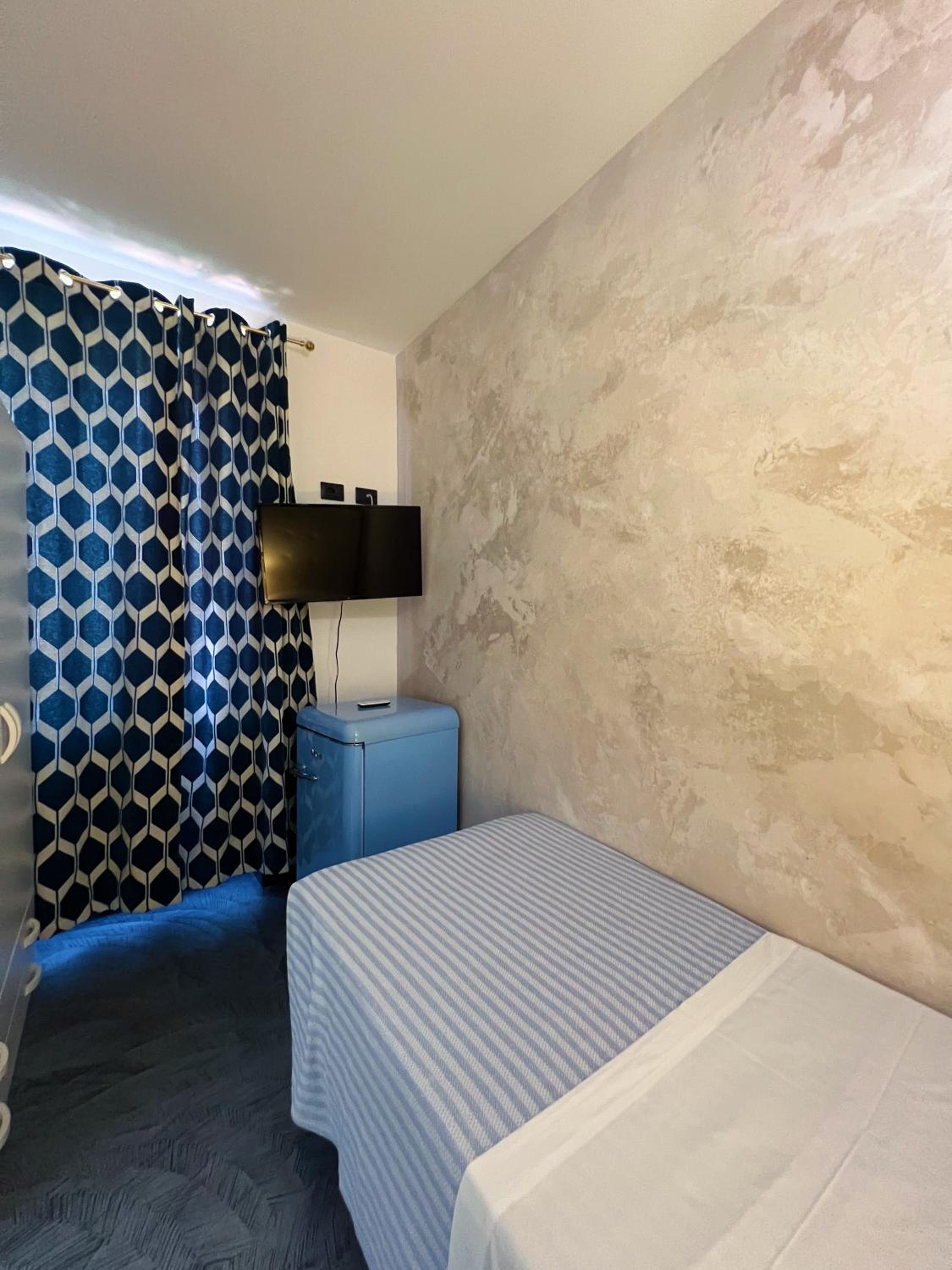 Superior Double or Twin Room with City View - Photo 5