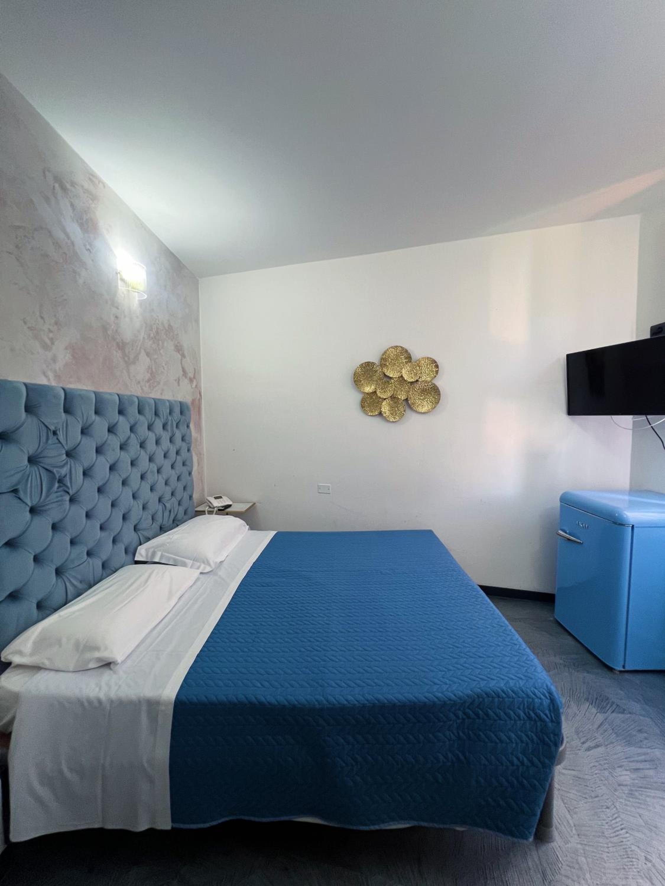 Superior Double or Twin Room with City View - Photo 27