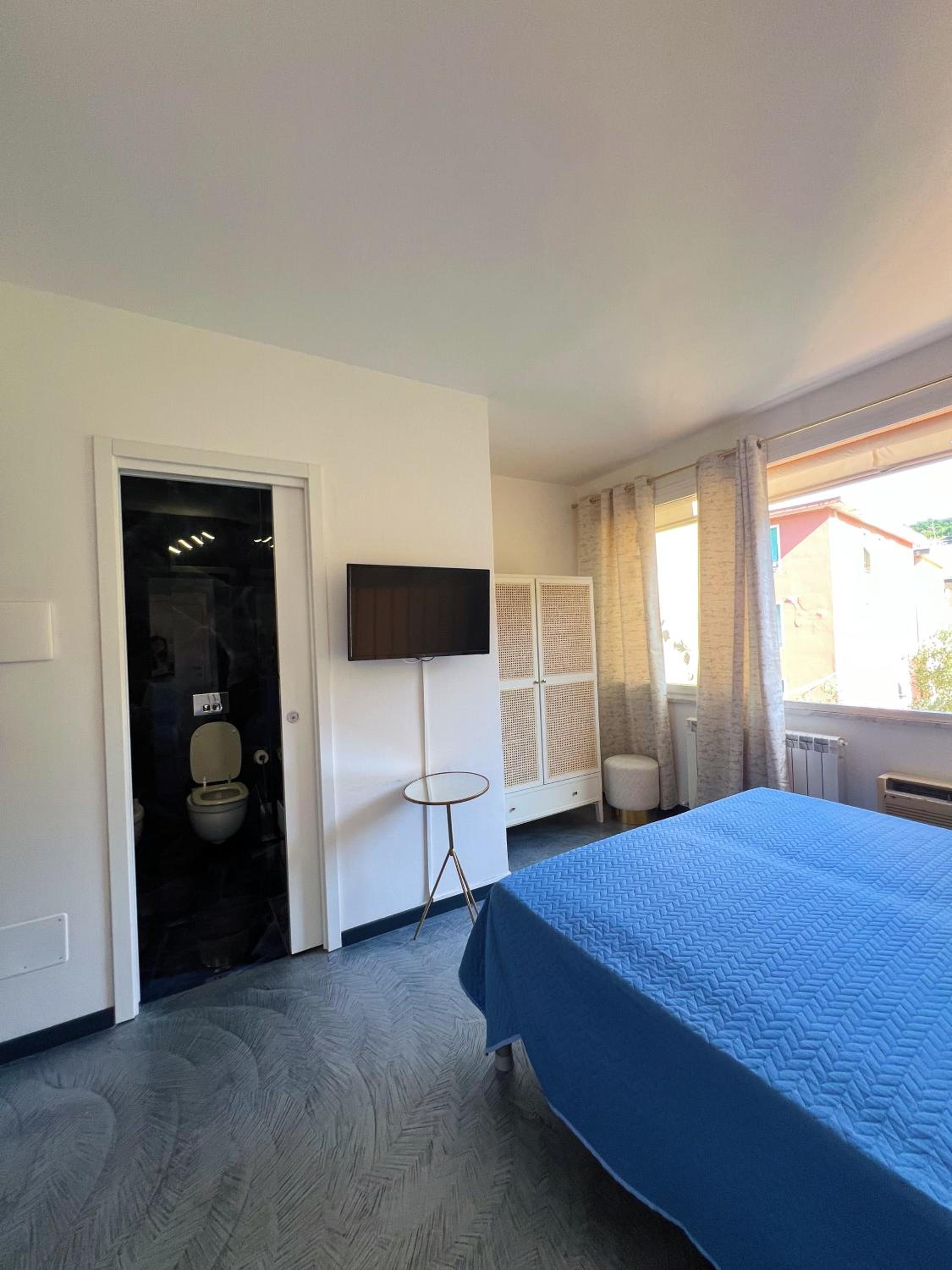 Superior Double or Twin Room with City View - Photo 12
