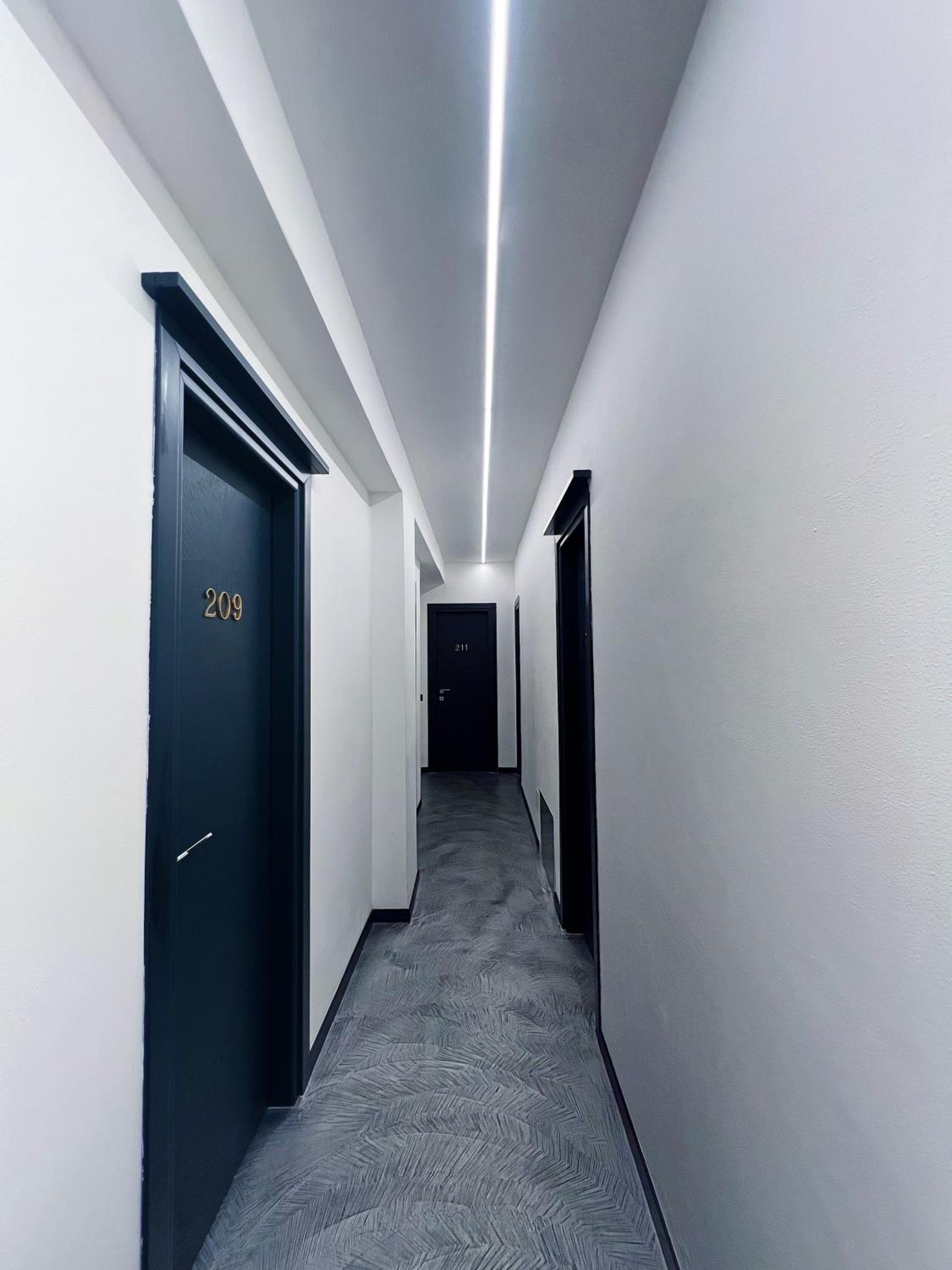Superior Double or Twin Room with City View - Photo 16