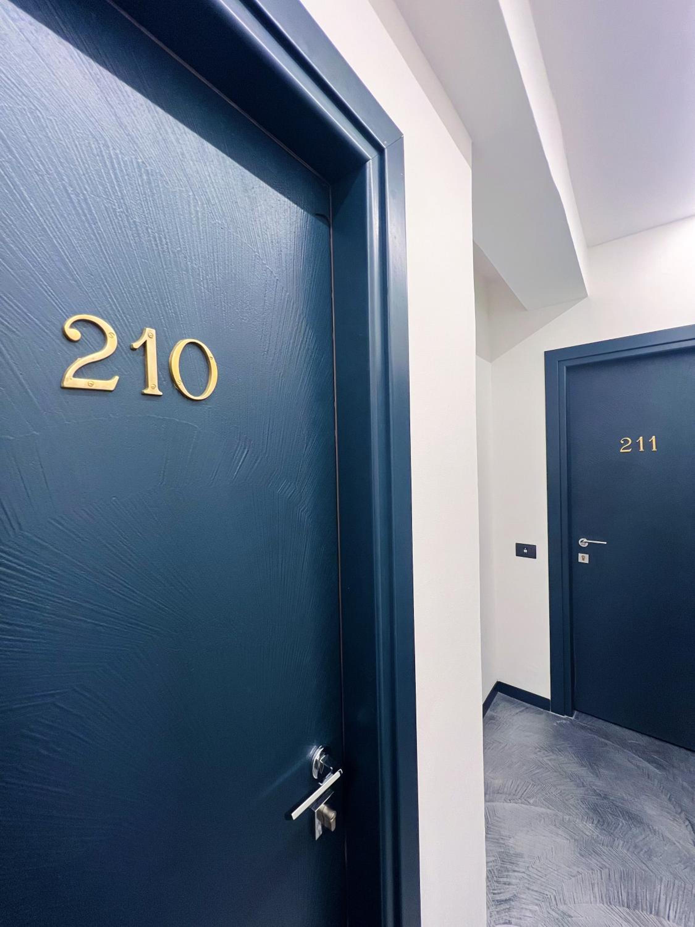Superior Double or Twin Room with City View - Photo 22