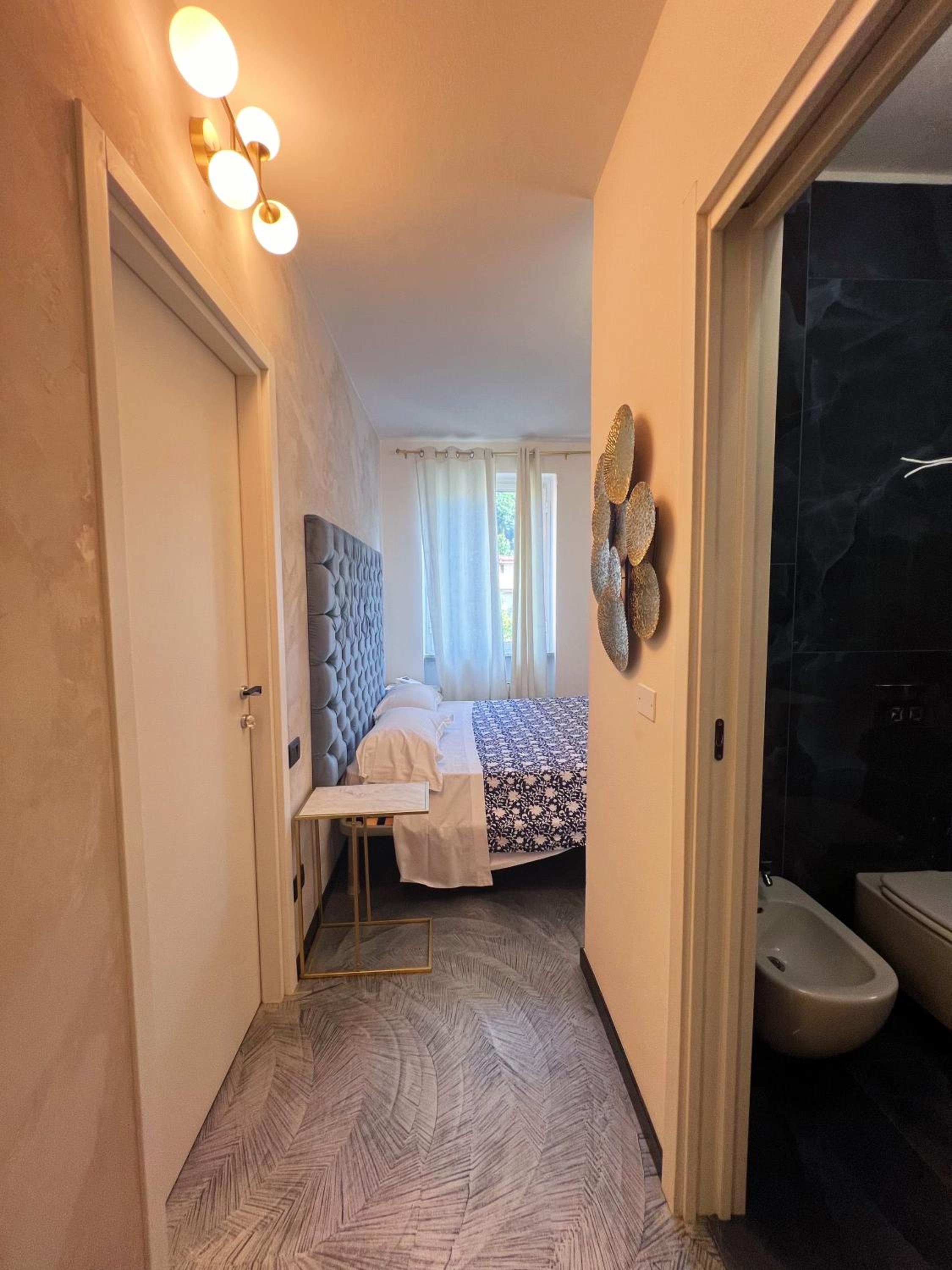 Superior Double or Twin Room with City View - Photo 25