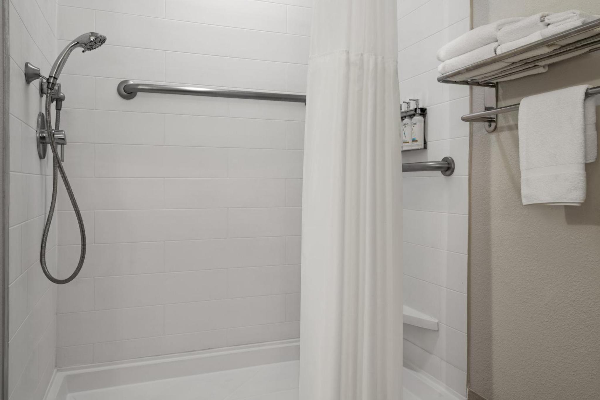 Standard King Room with Accessible Tub - Mobility Access - Photo 2