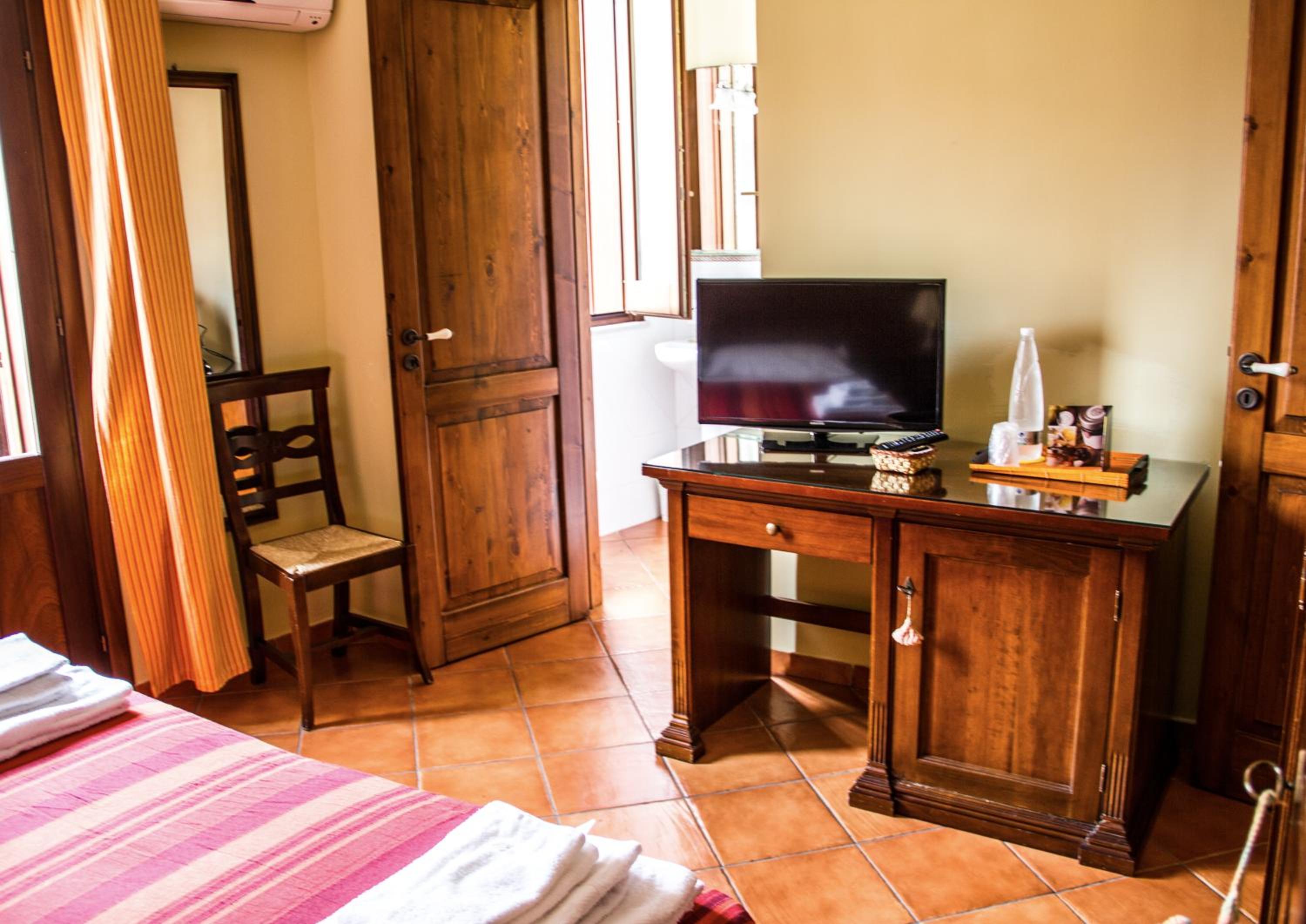 Double or Twin Room with Balcony - Photo 1