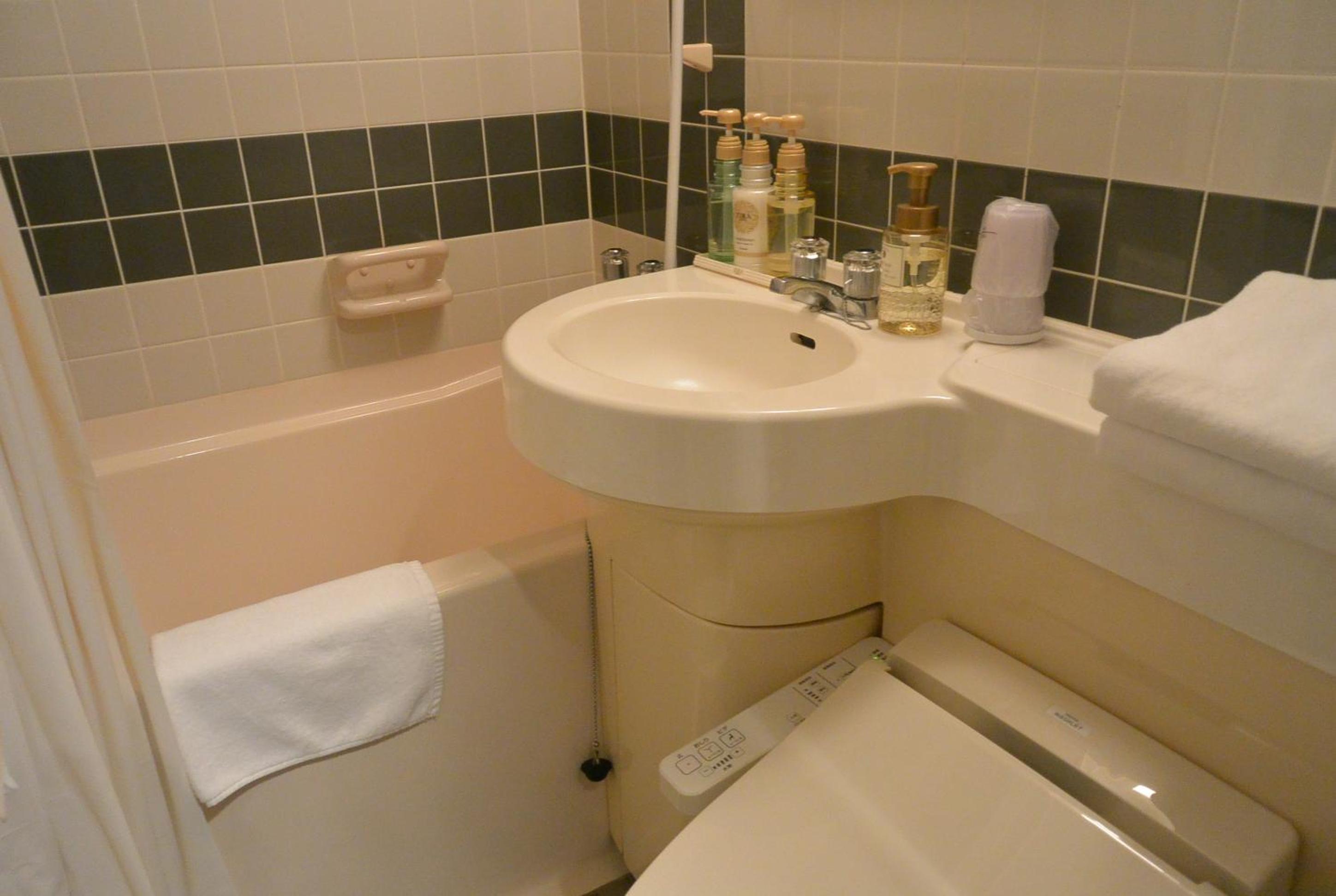 Triple Room with Private Bathroom (Twin D) photo 2