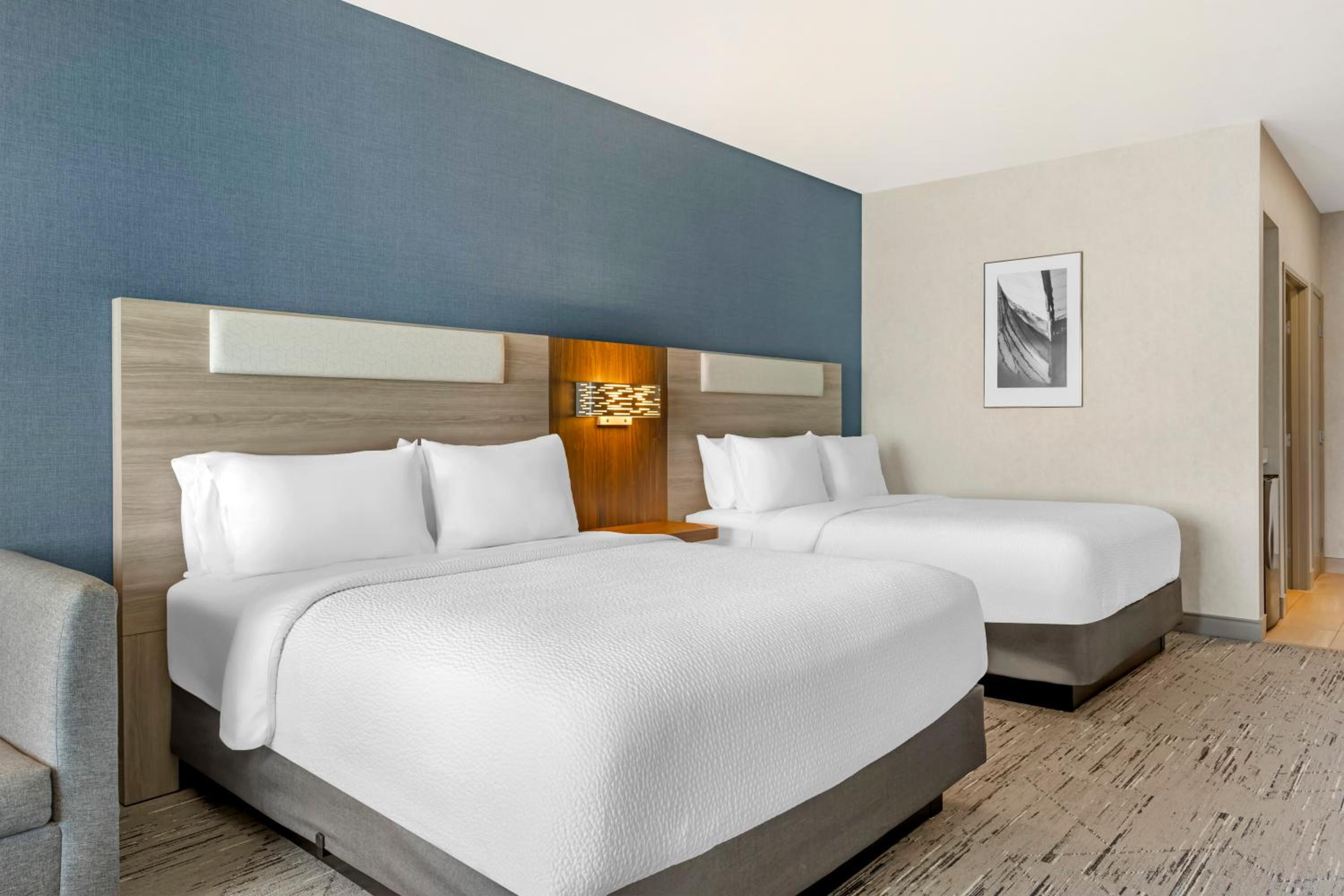 Double Room with Two Double Beds - Hearing Accessible/Non-Smoking  - Photo 3