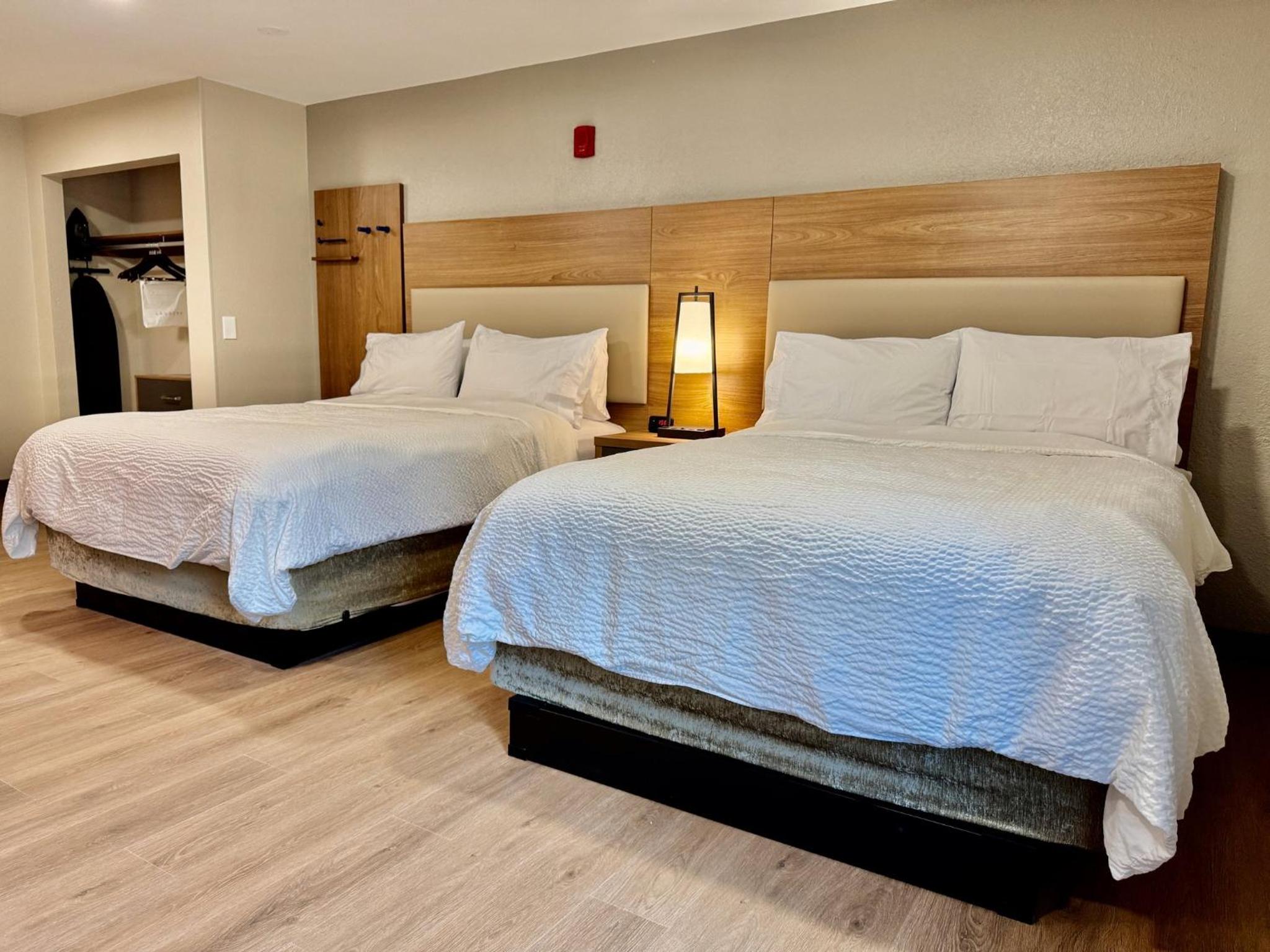 Studio Suite with Two Queen Beds - Photo 9