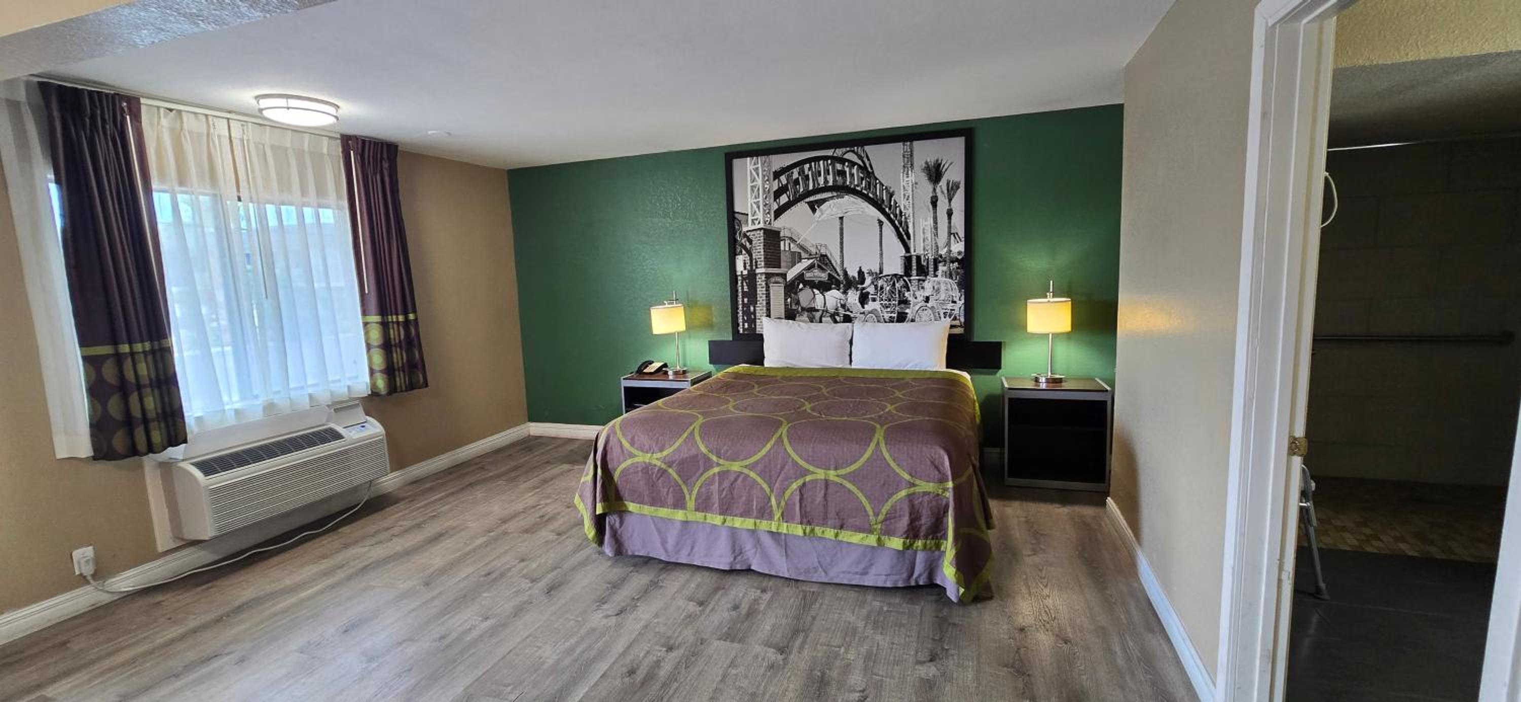 King Room with Roll-In Shower - Mobility/Hearing Accessible - Non-Smoking - Photo 2