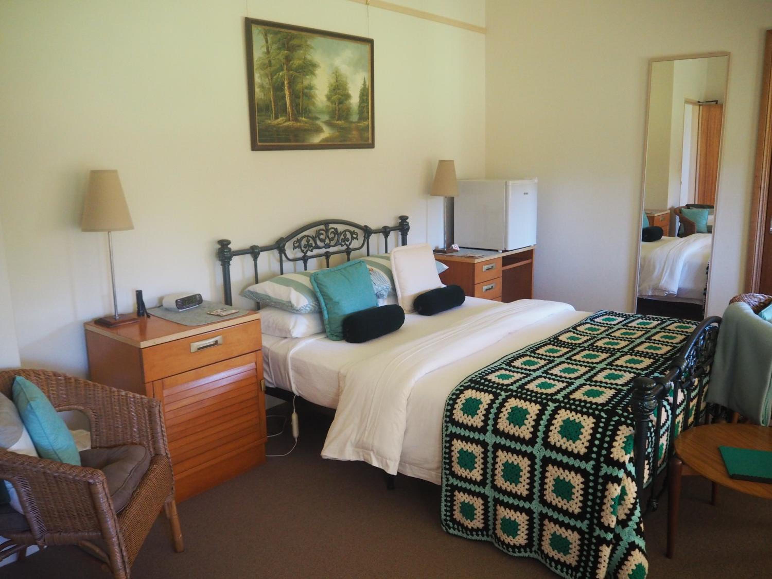 Queen Room with Disability Access photo 1
