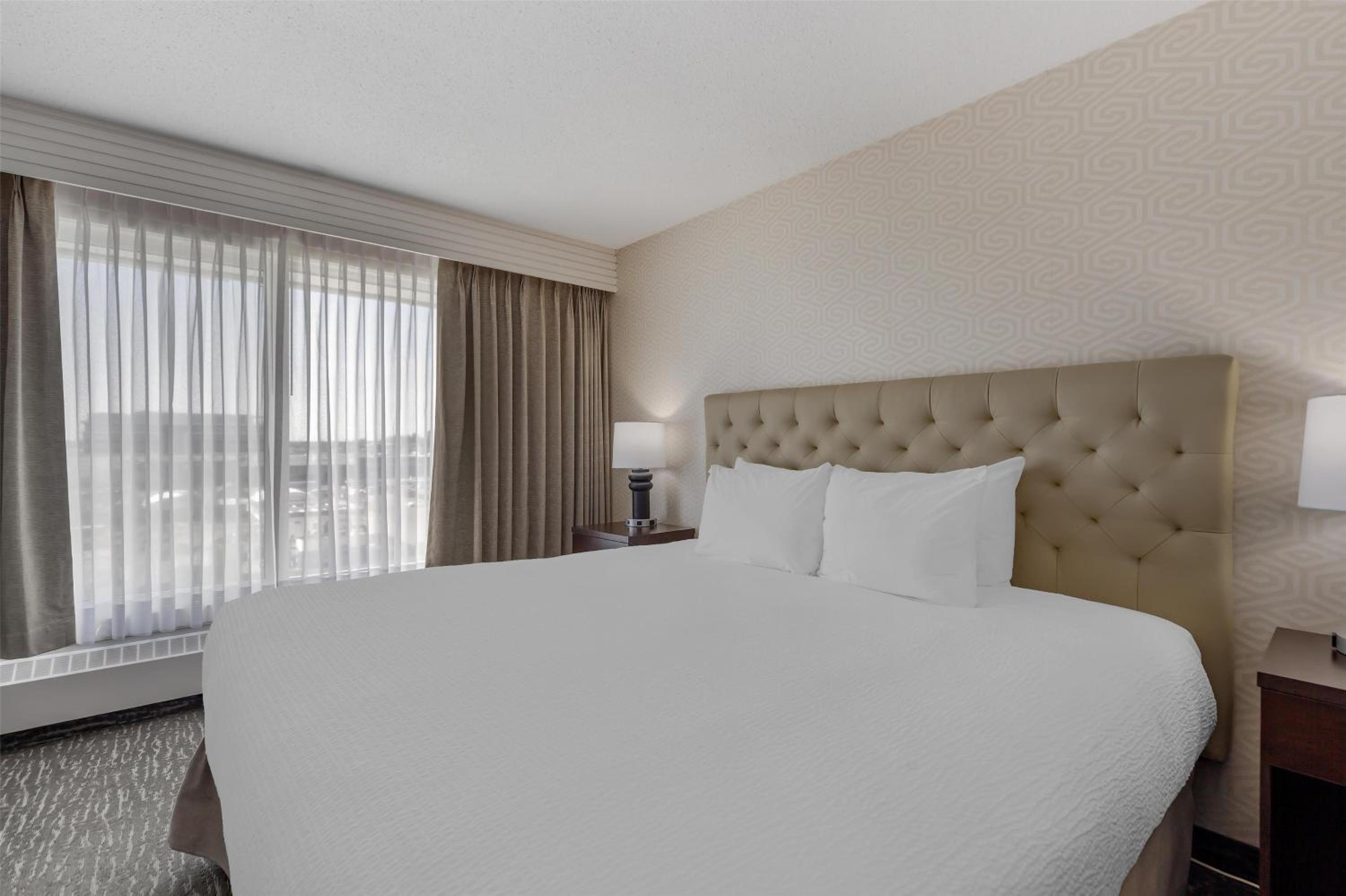 King Suite - Non-Smoking - Photo 1