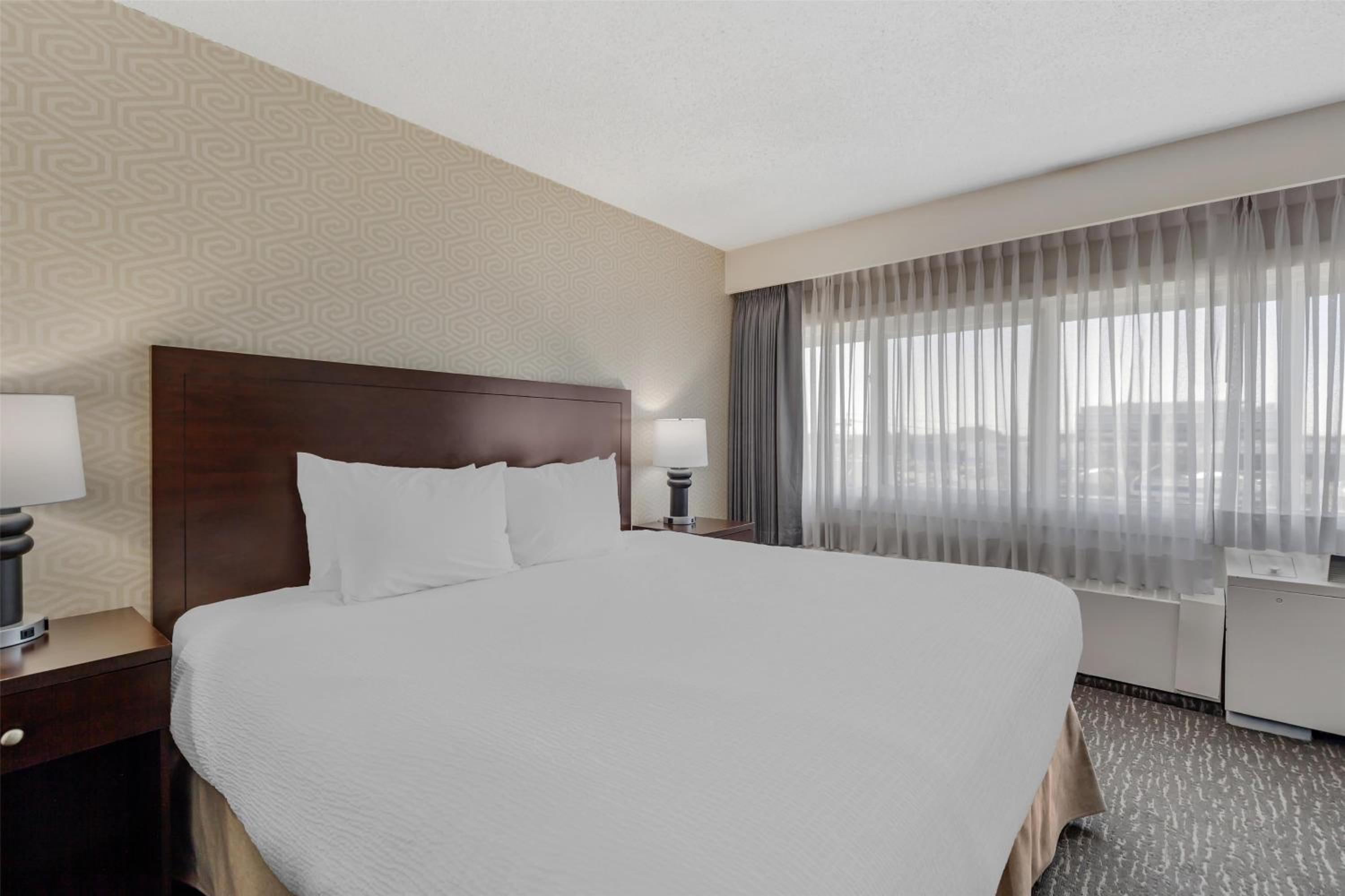 King Suite - Non-Smoking - Photo 2