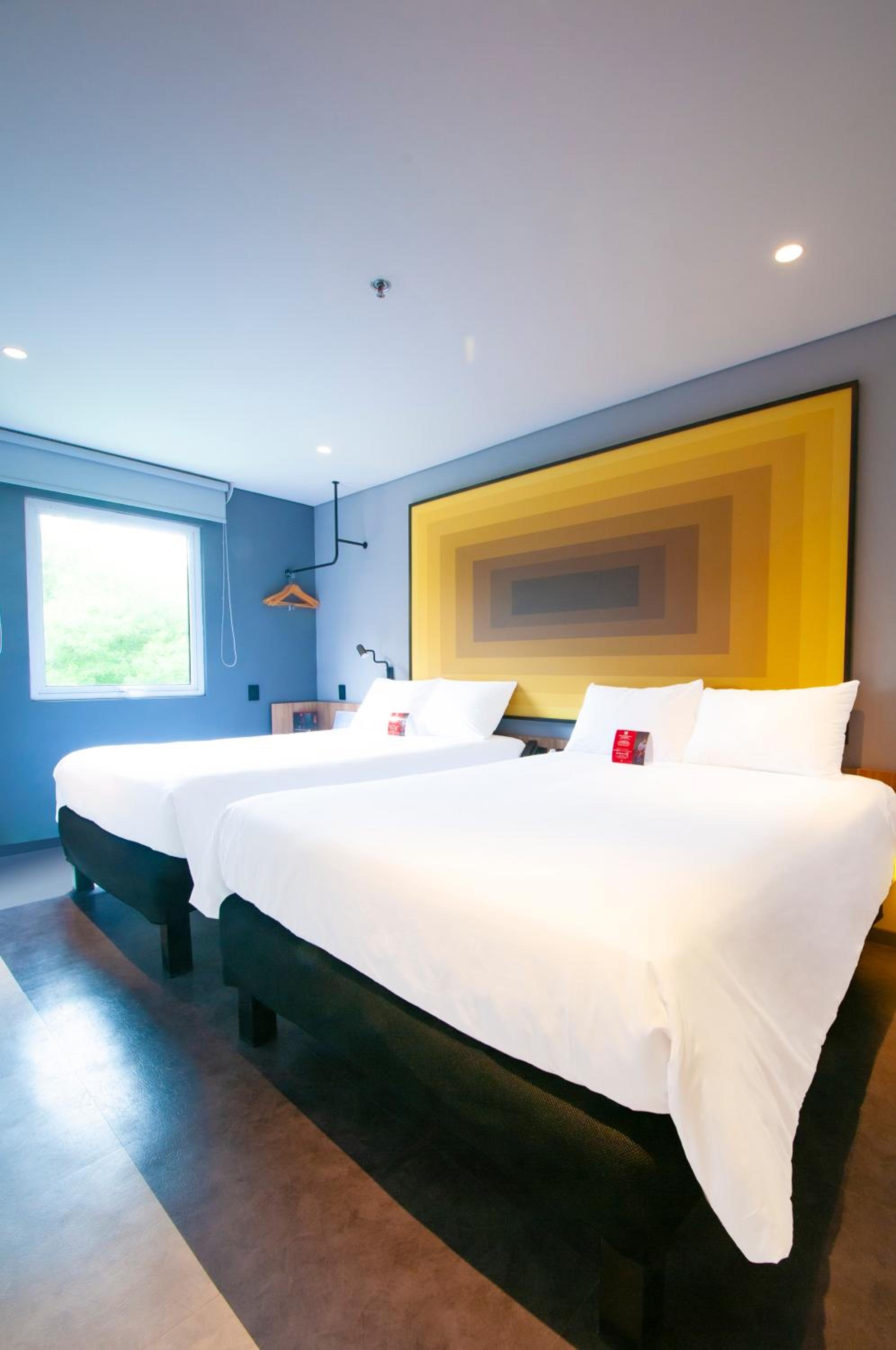 Superior Double Room with Two Double Beds - Photo 5