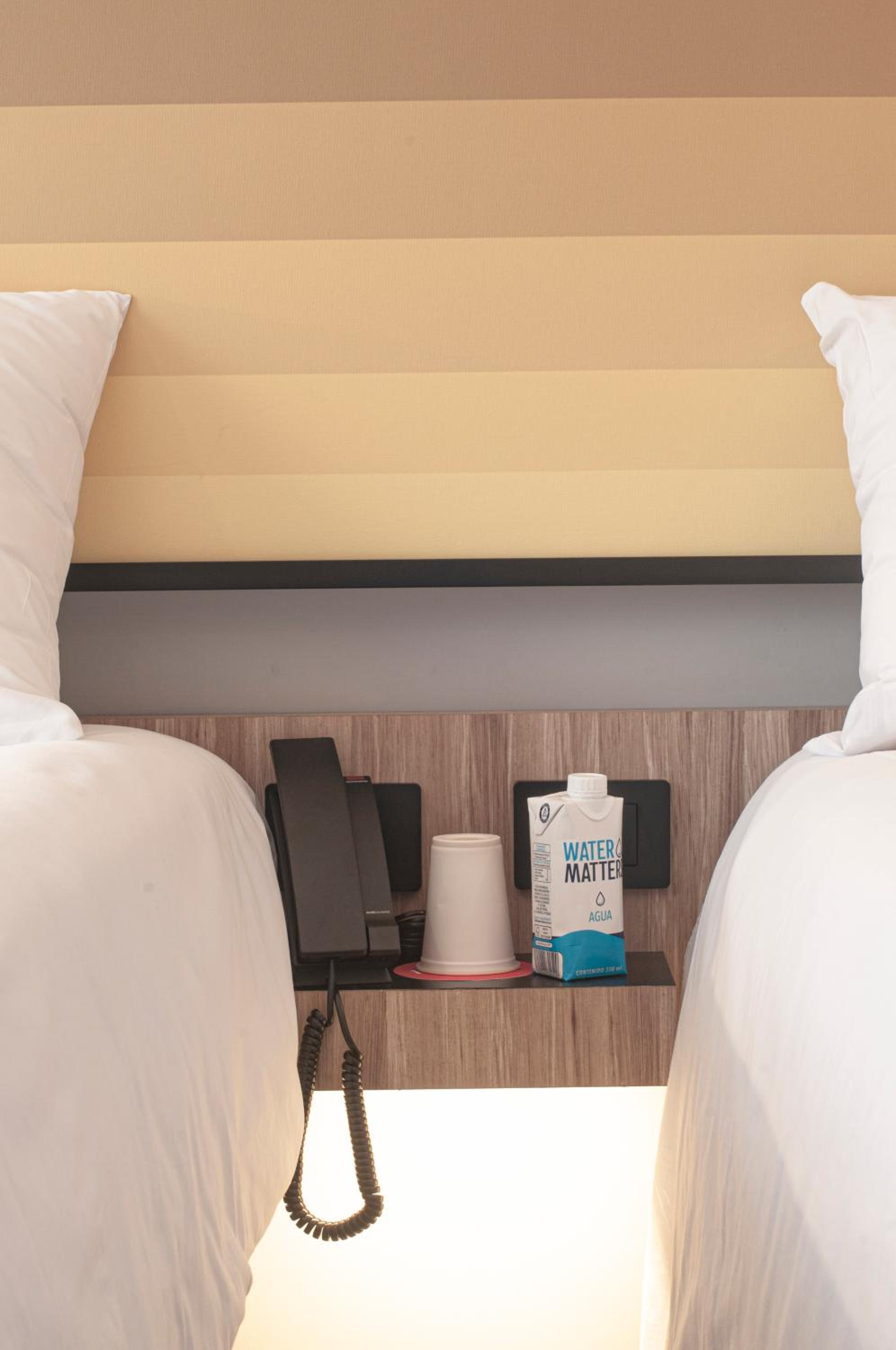 Superior Double Room with Two Double Beds - Photo 9
