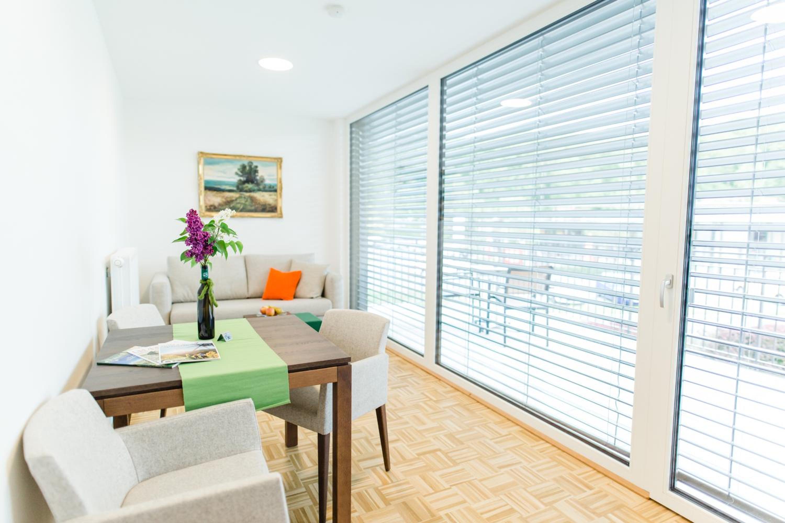 Apartment with Balcony - Photo 9