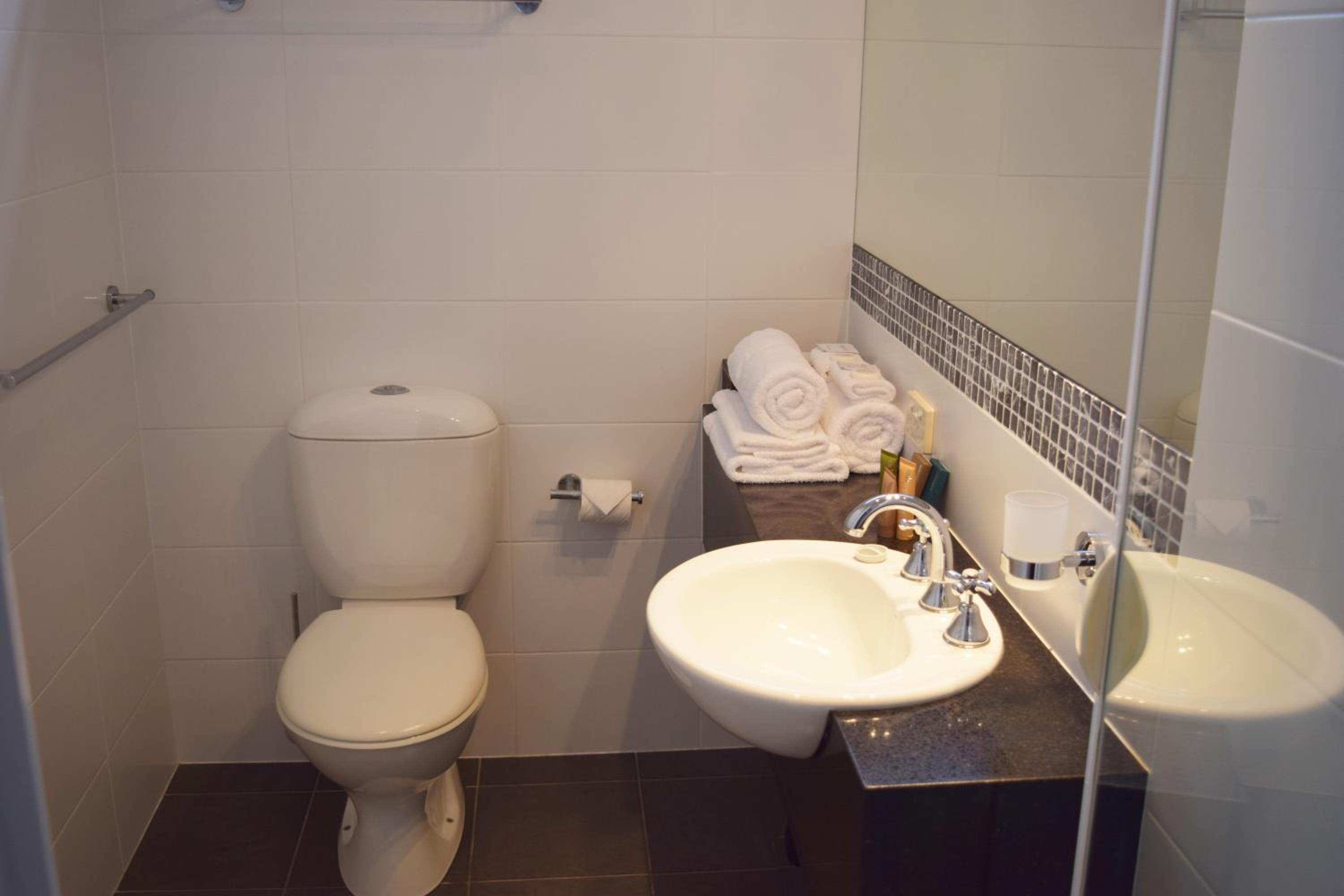 Two Bedroom - Interconnecting photo 3