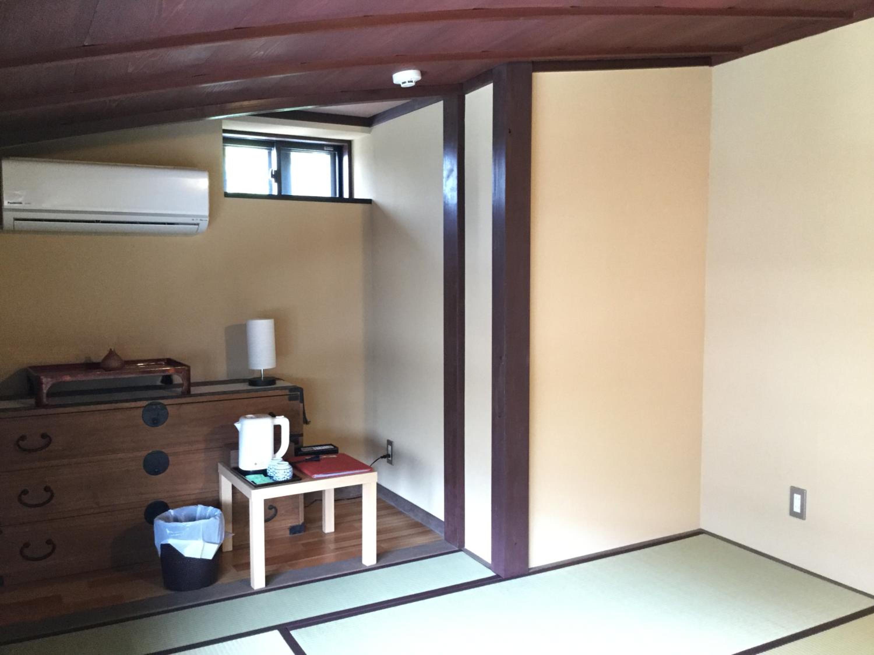 Economy Twin Room - Photo 4