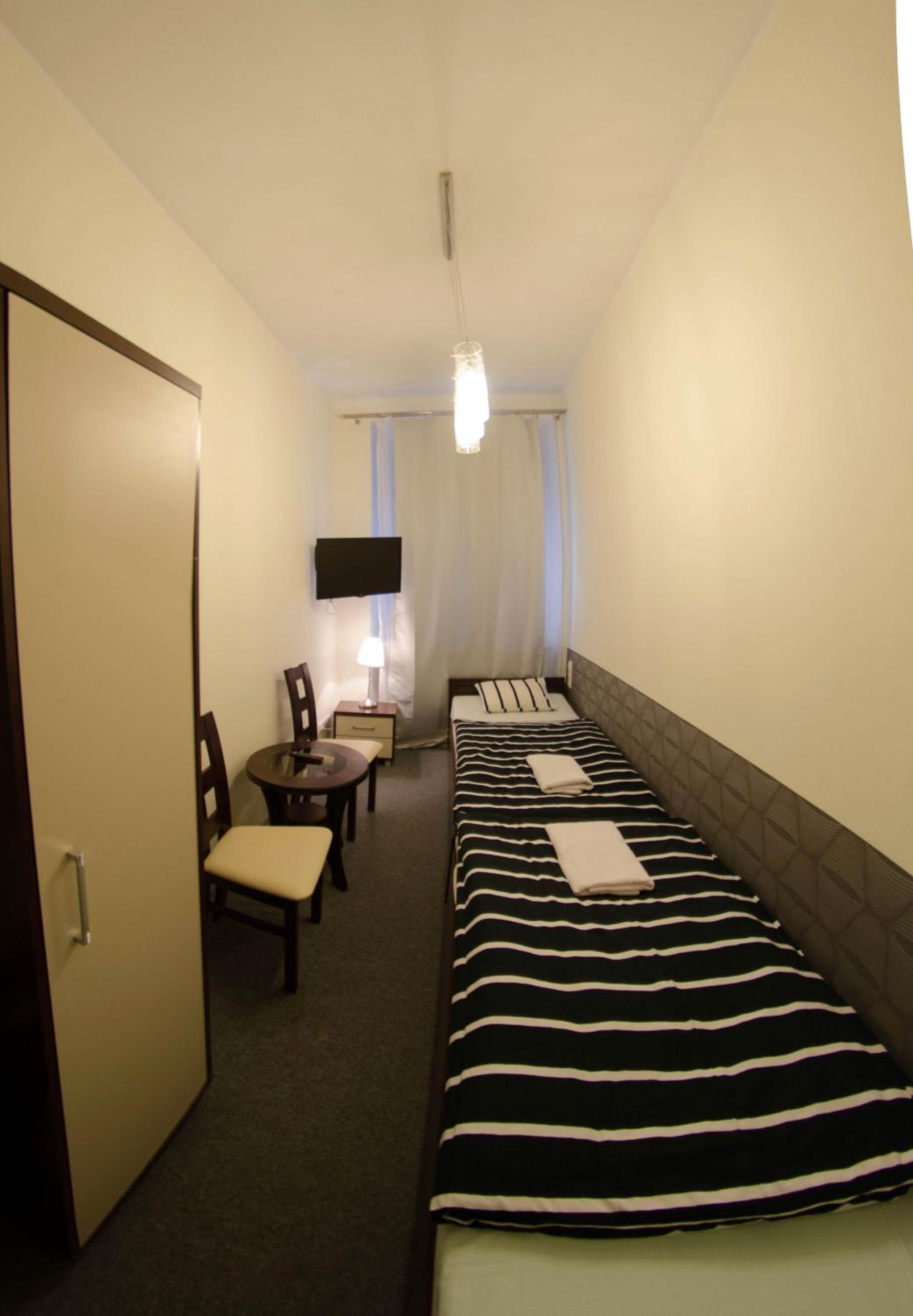 Twin Room - Photo 8