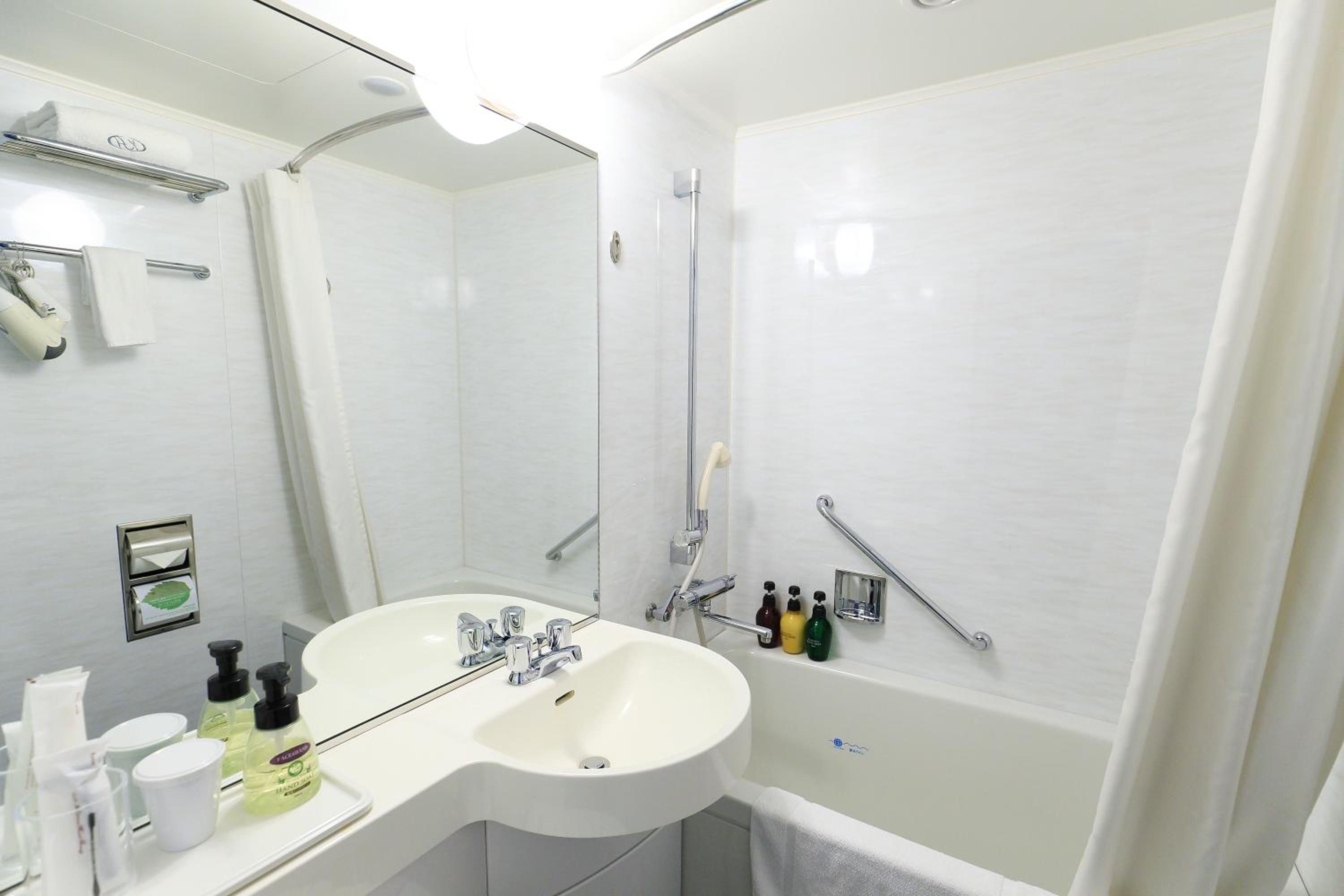 Twin Room - Non-Smoking - Photo 5