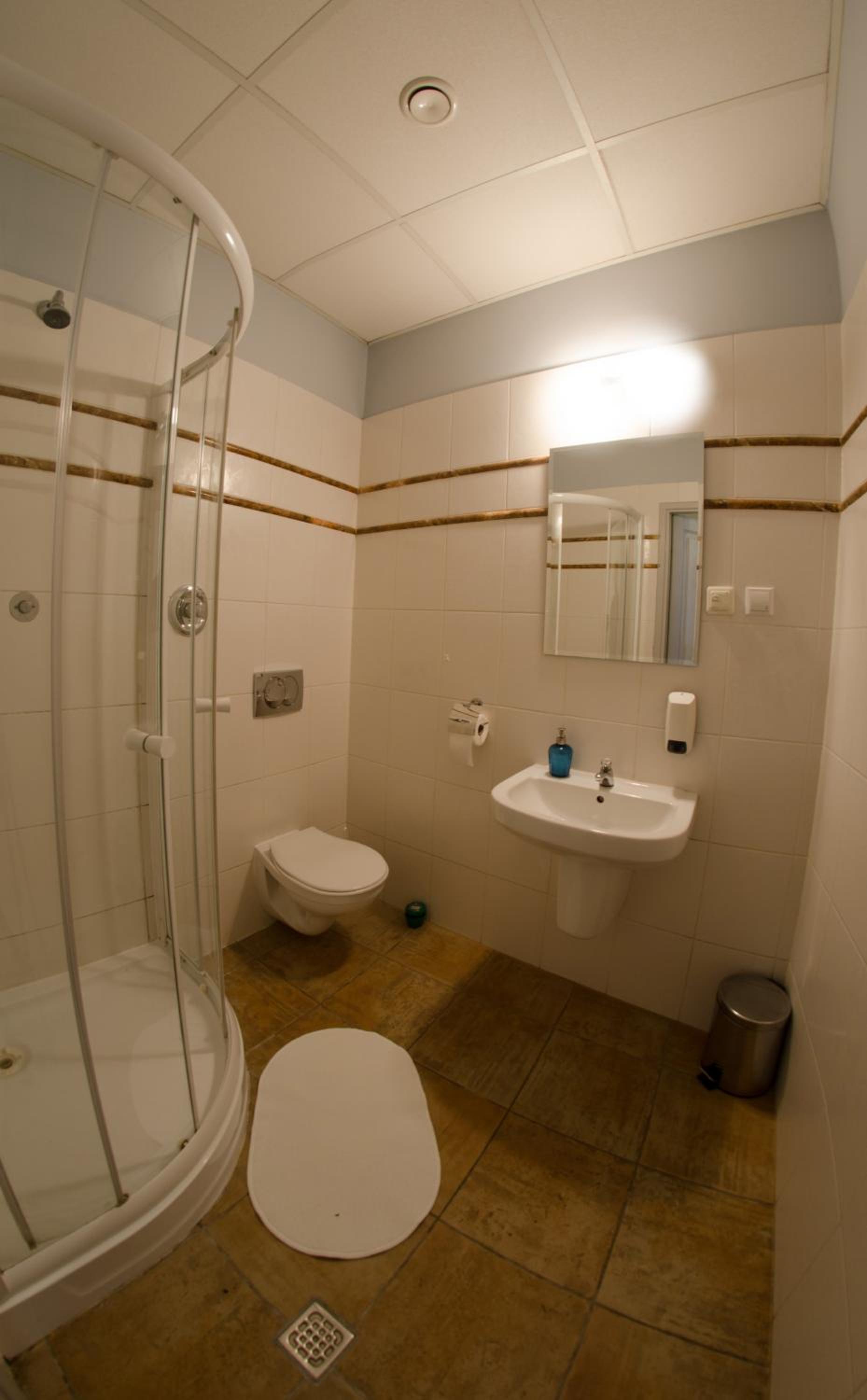 Twin Room - Photo 4