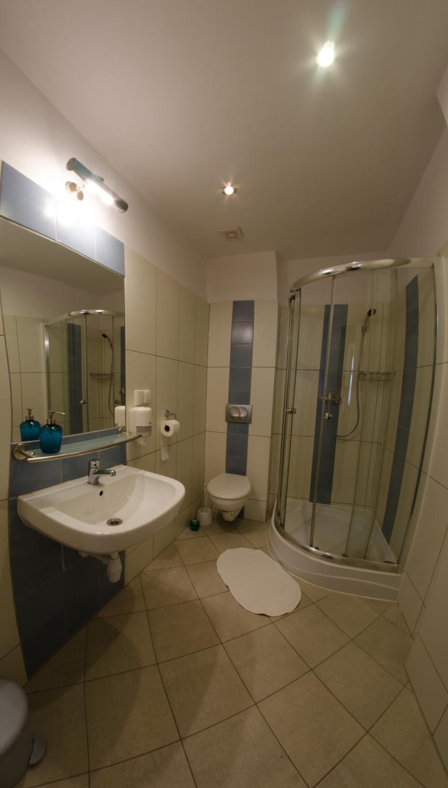 Twin Room - Photo 3